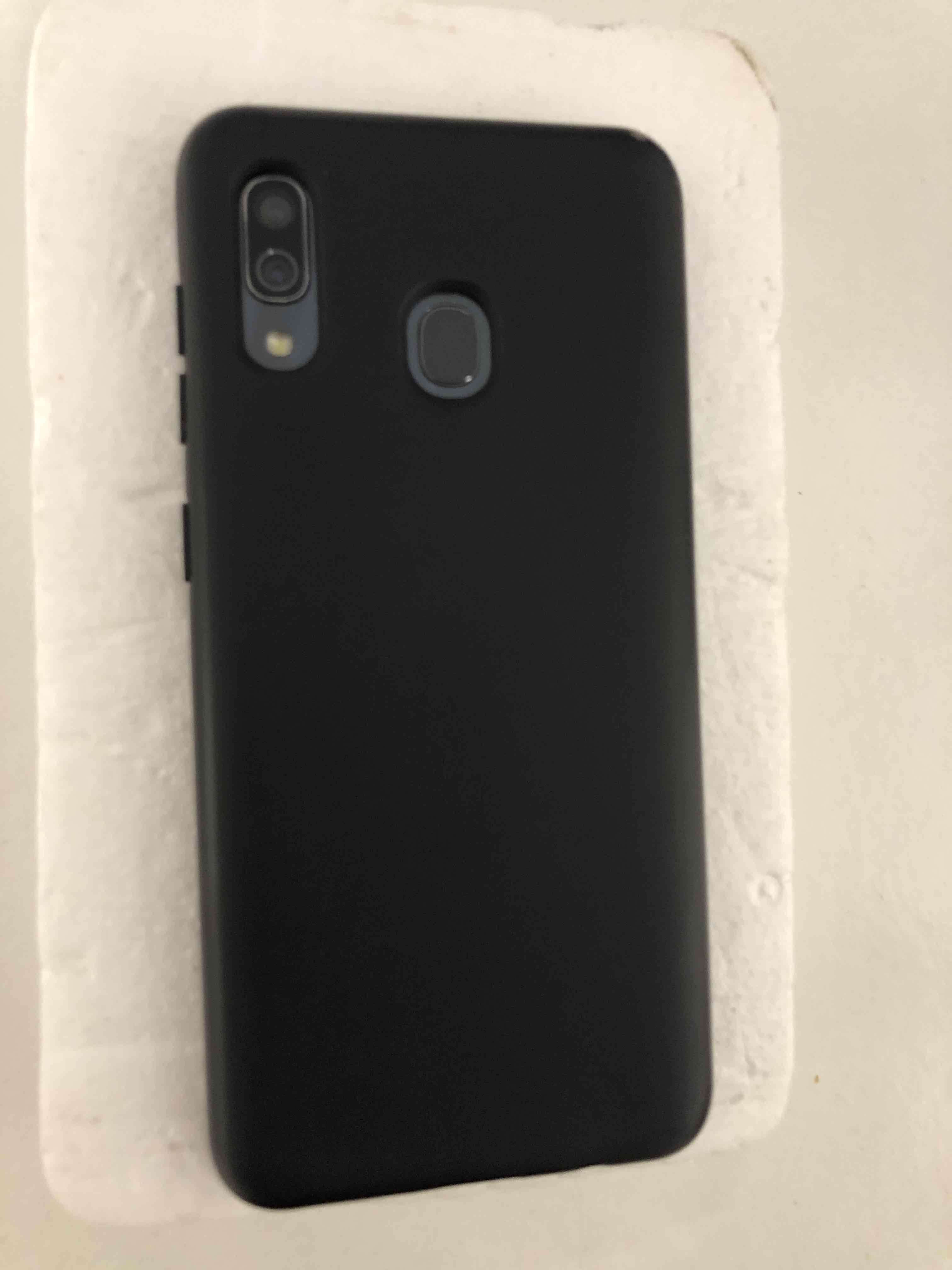 Smartphone Samsung con funda negra - miniatura 5