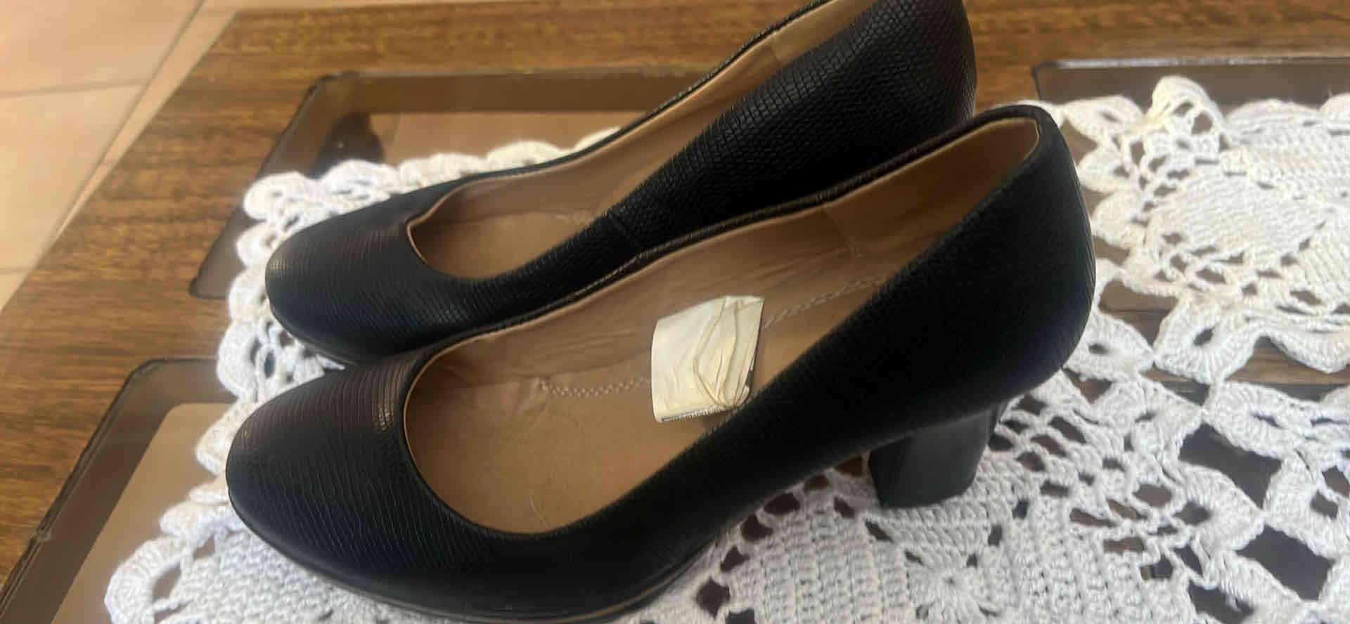 Zapatos negros talla 37 y 36 - miniatura 2