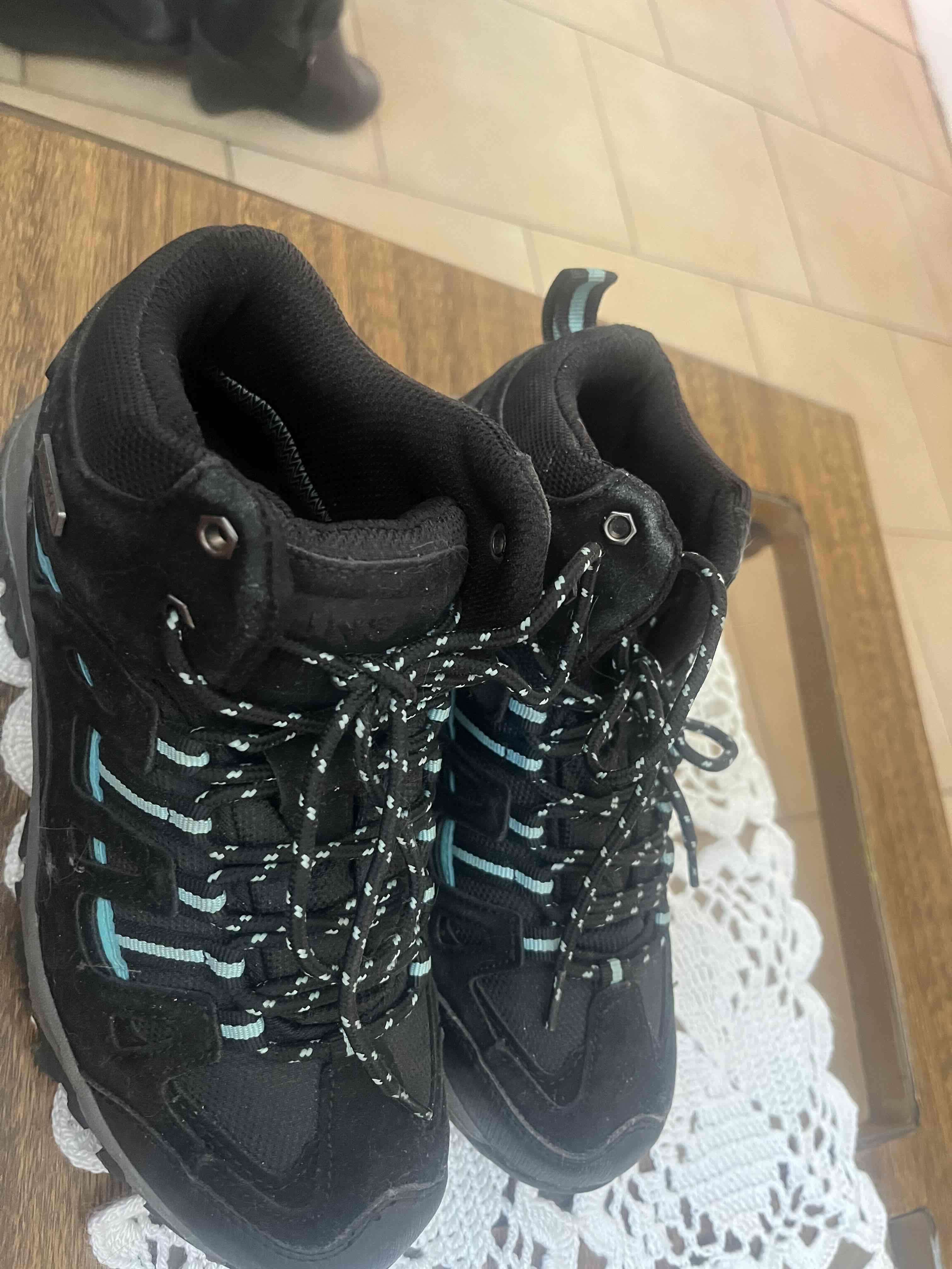 Botas de trekking negras