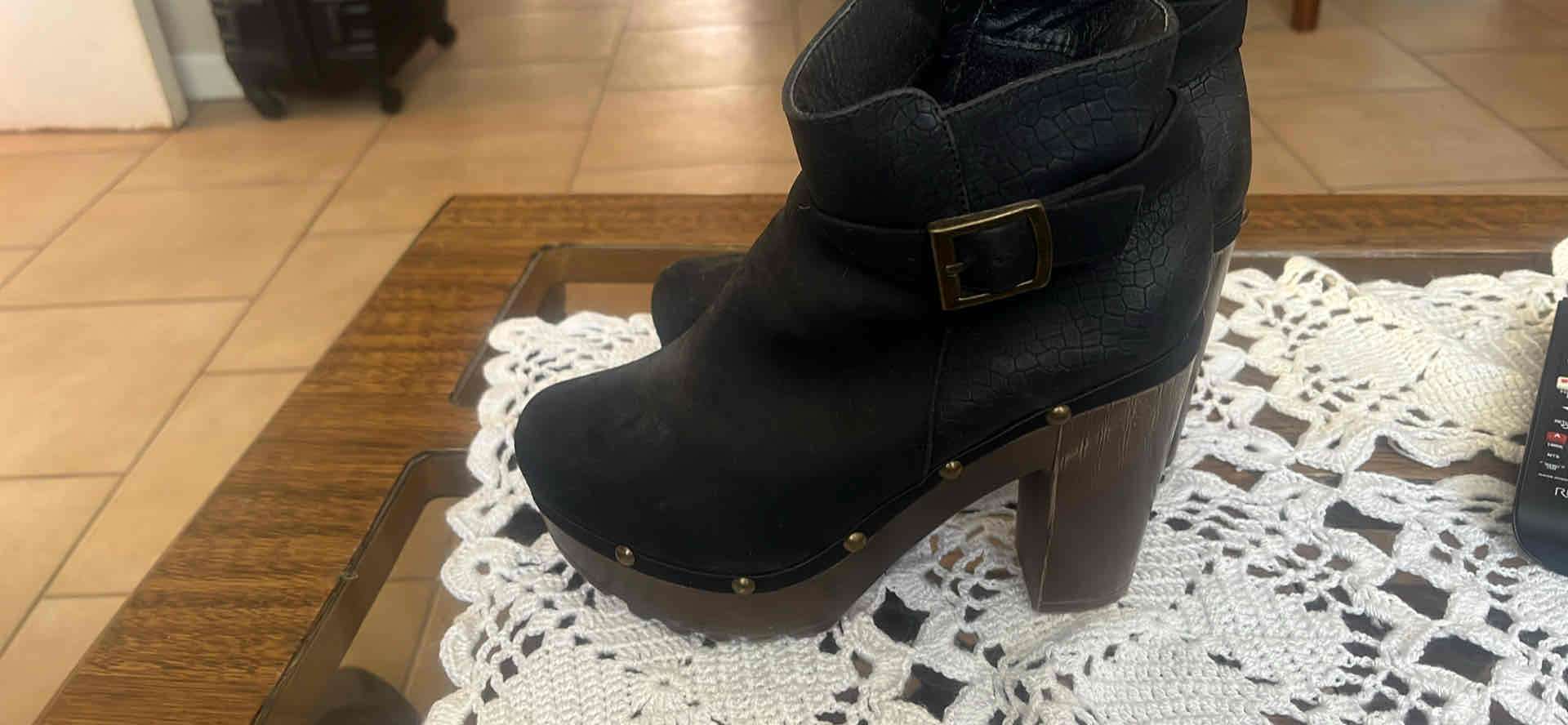 Botines negros con tacón alto