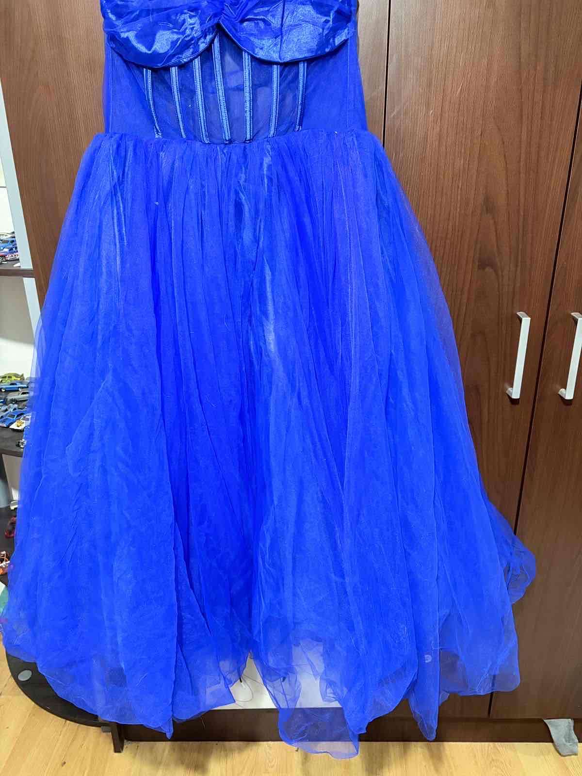 Vestido azul de gala con corsé - miniatura 2