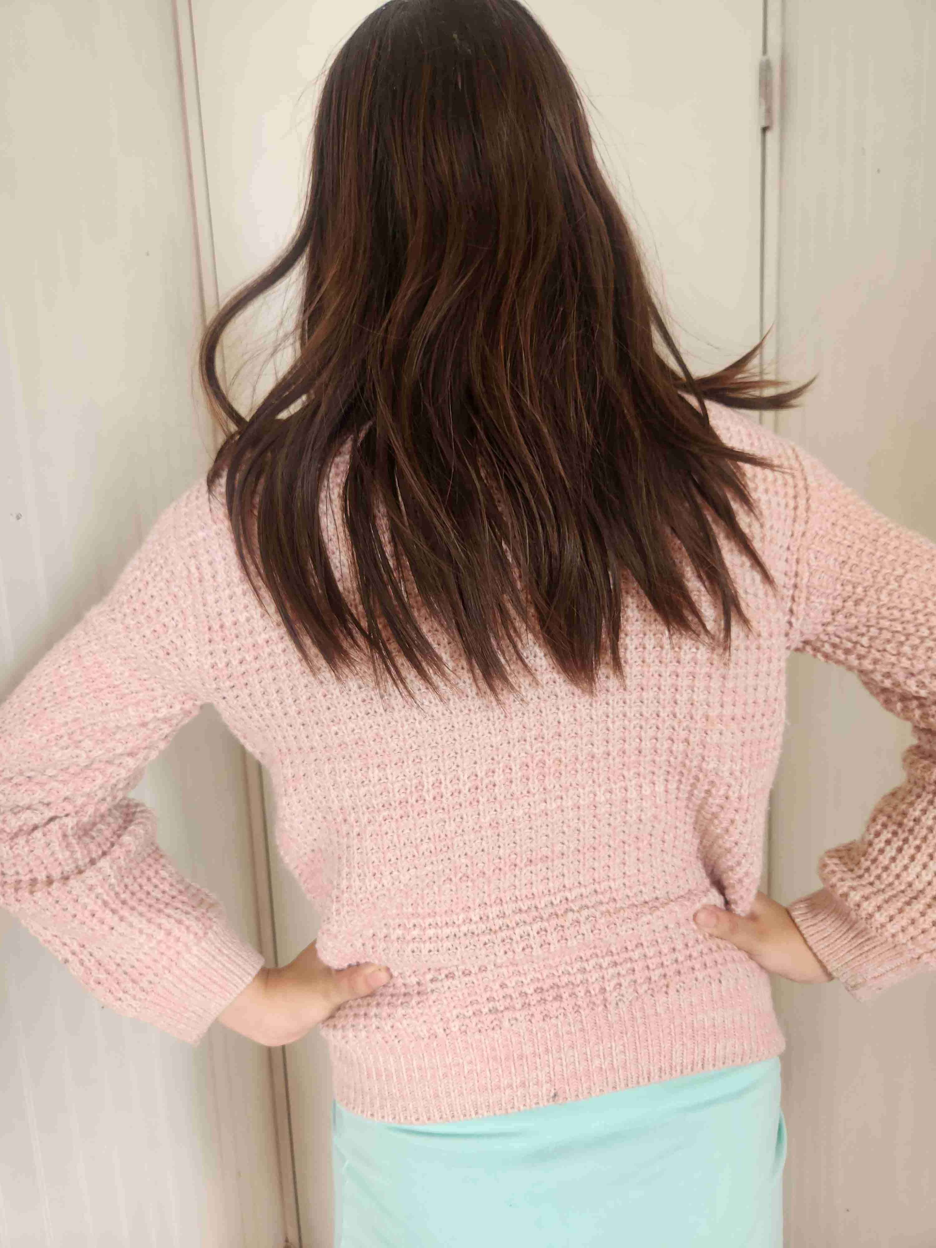 Suéter rosado tejido para mujer - miniatura 2