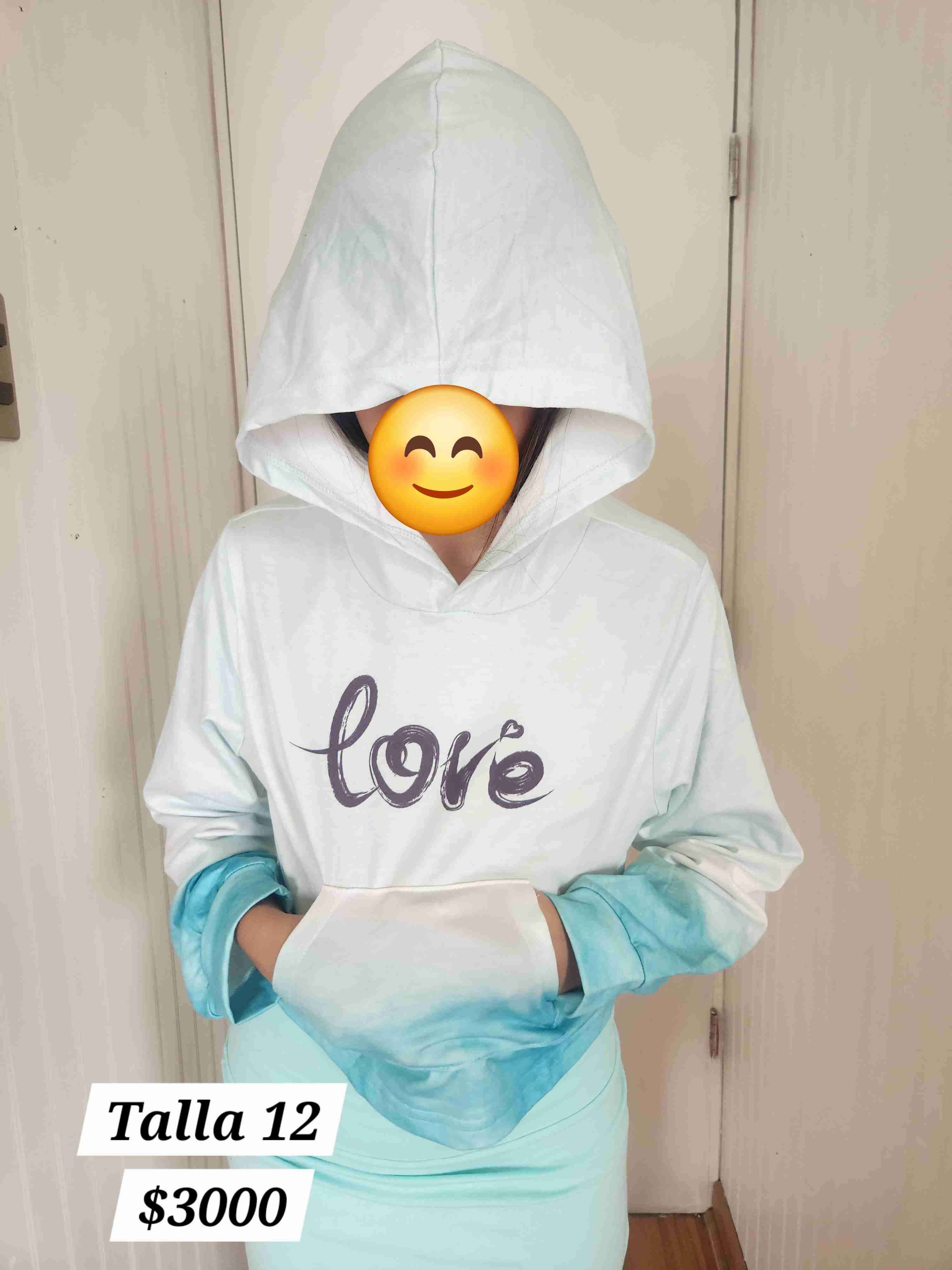 Polerón con capucha 'Love' celeste