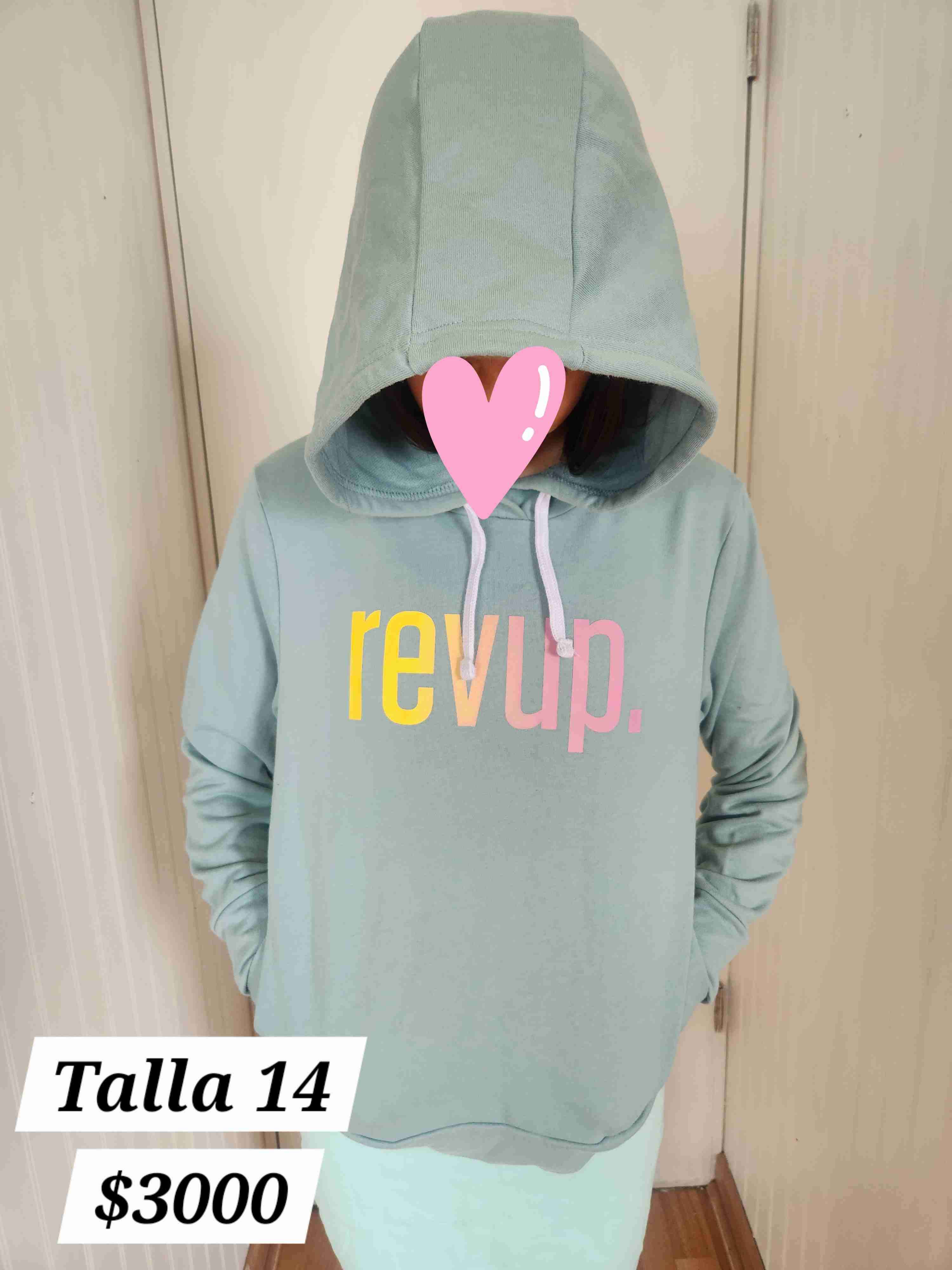 Polerón verde con capucha revup