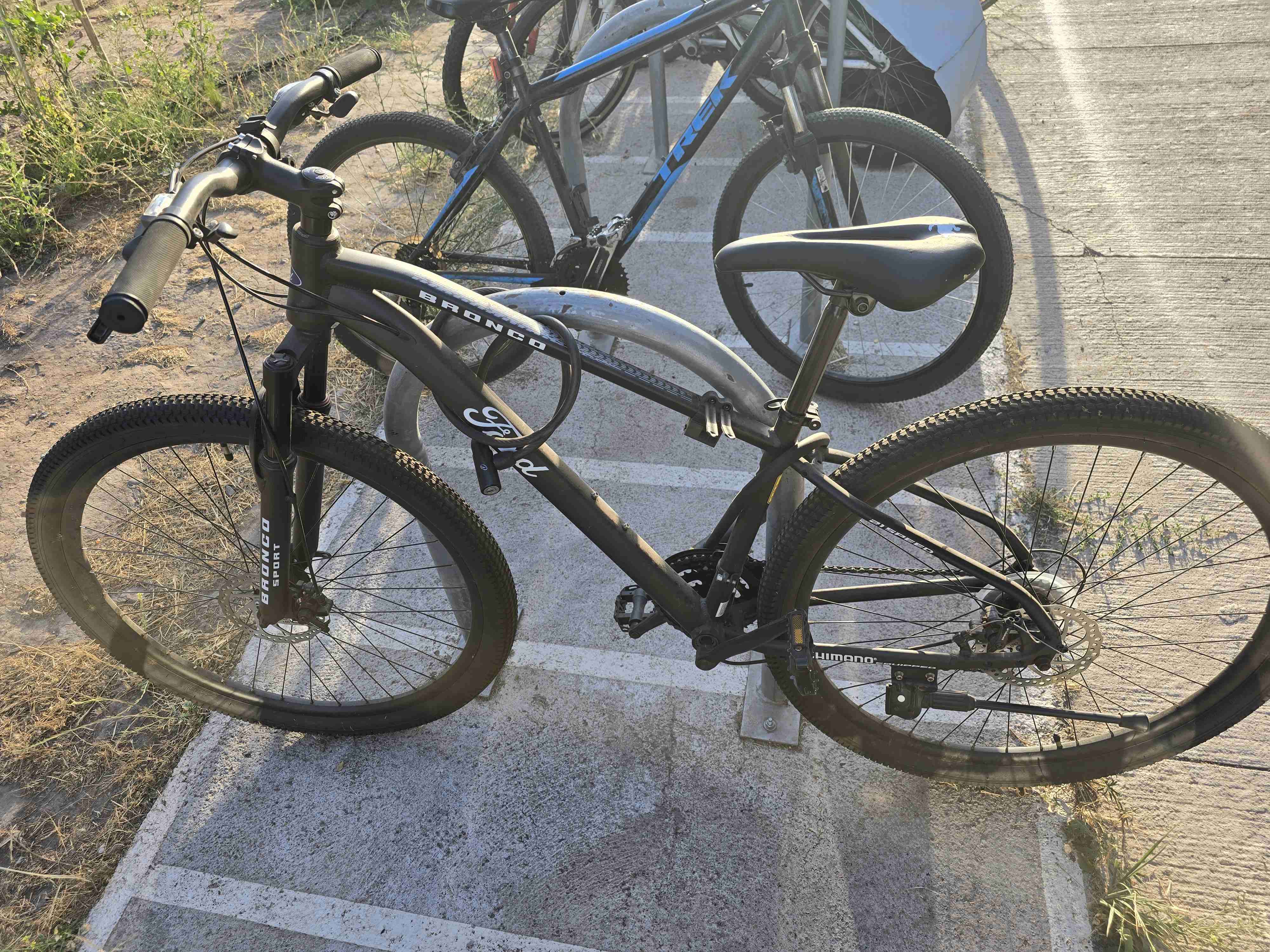 Bicicleta Bronco negra - miniatura 2