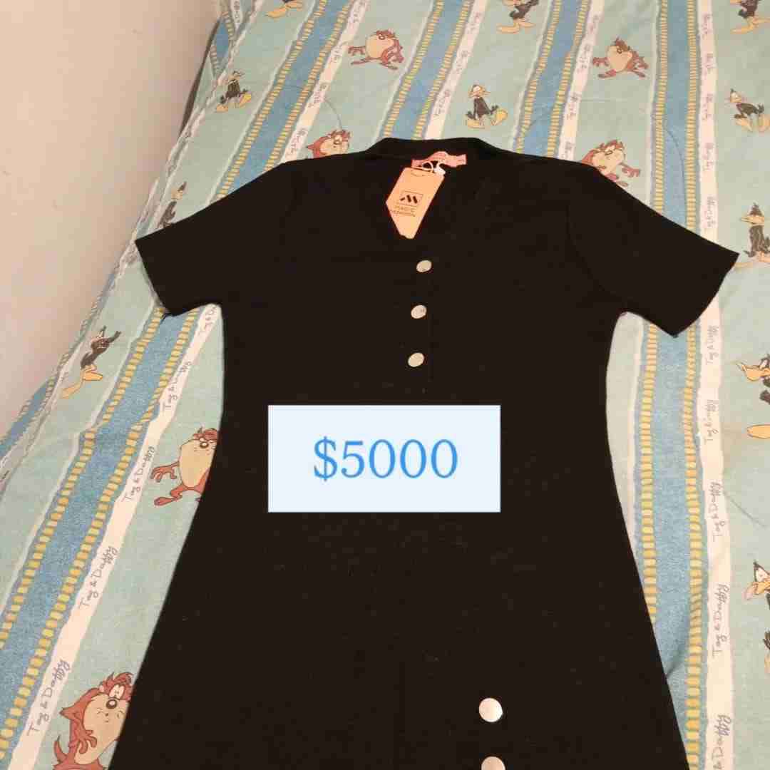 Vestido negro con botones