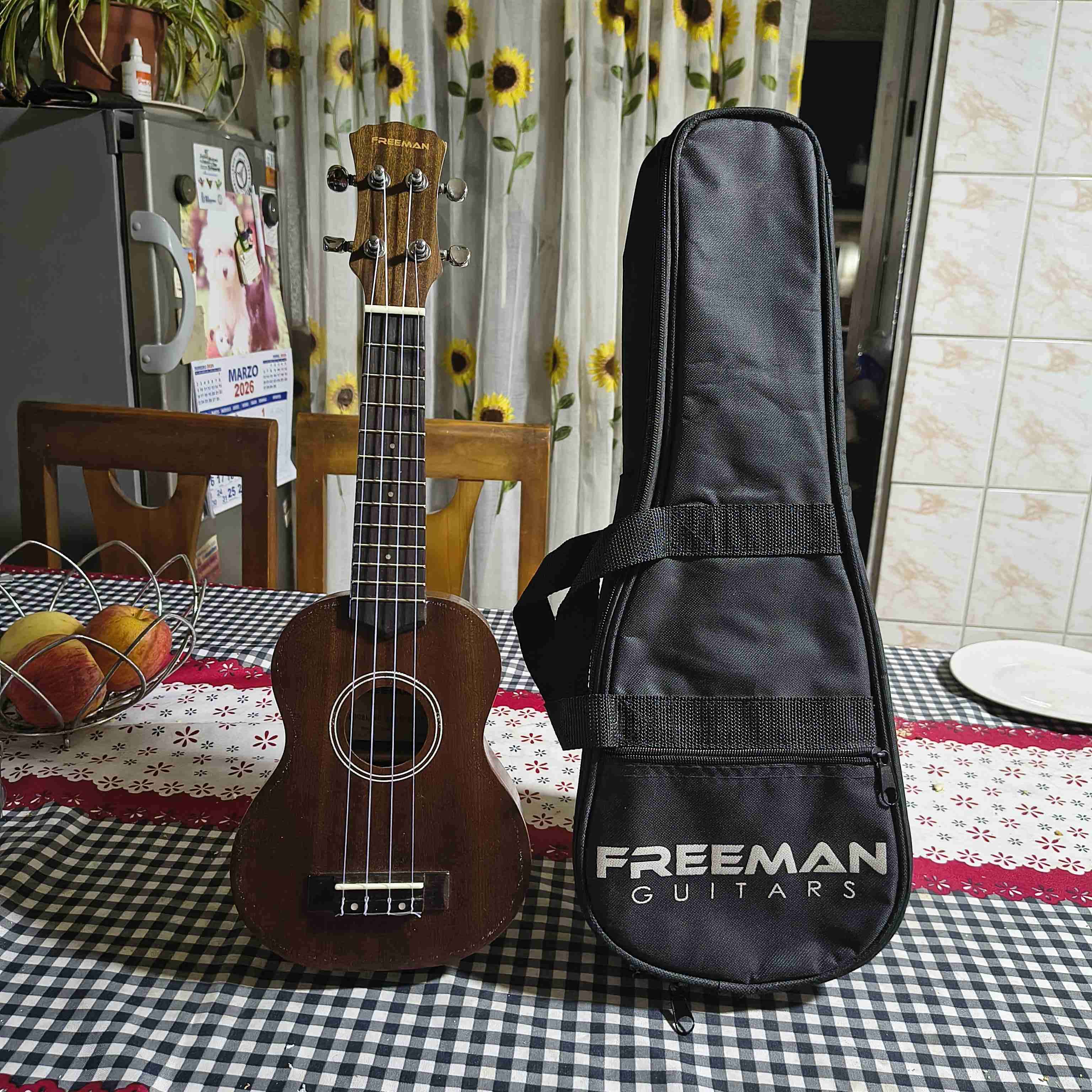Ukulele soprano Freeman con funda