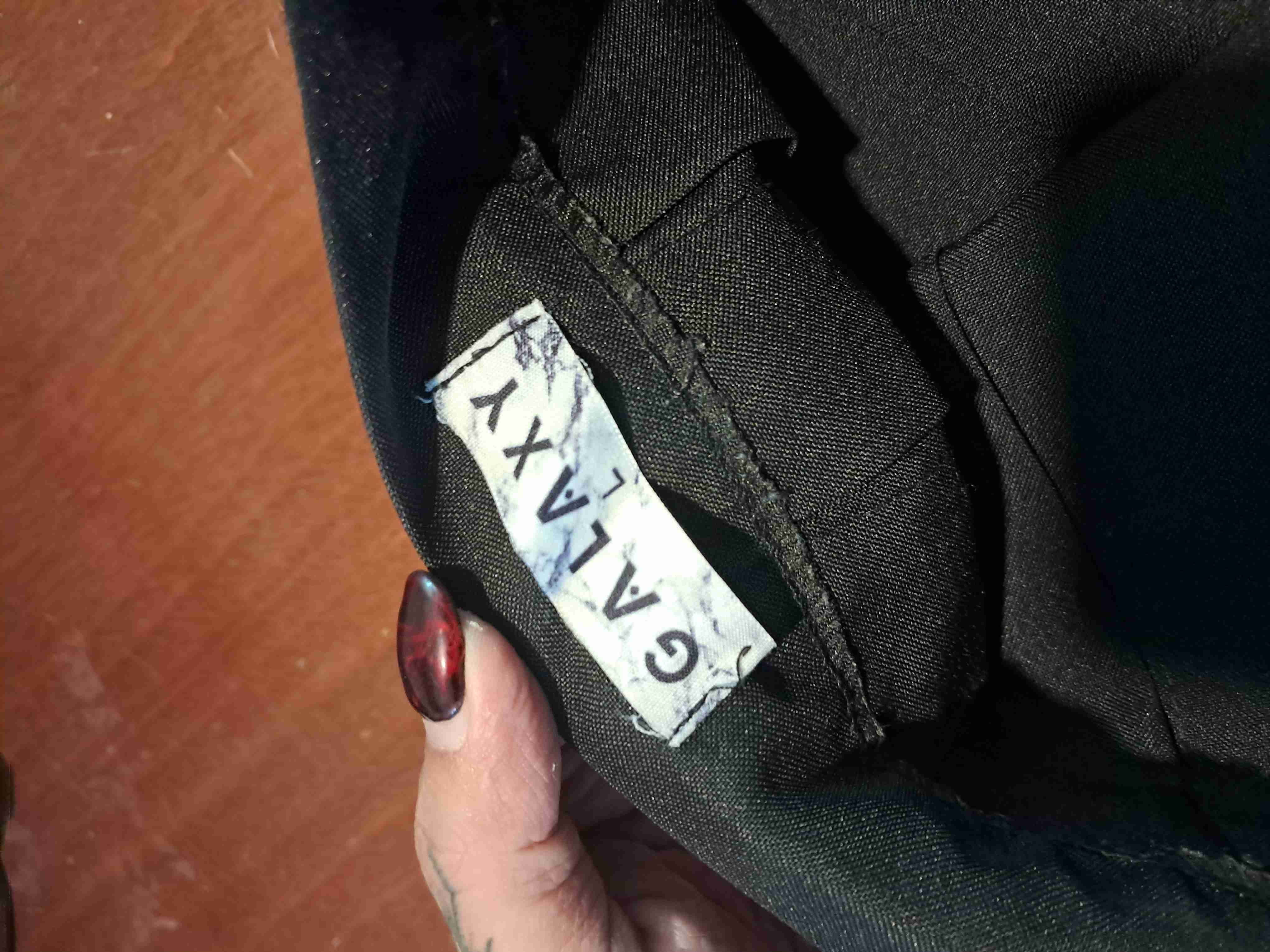 Falda plisada negra - miniatura 2