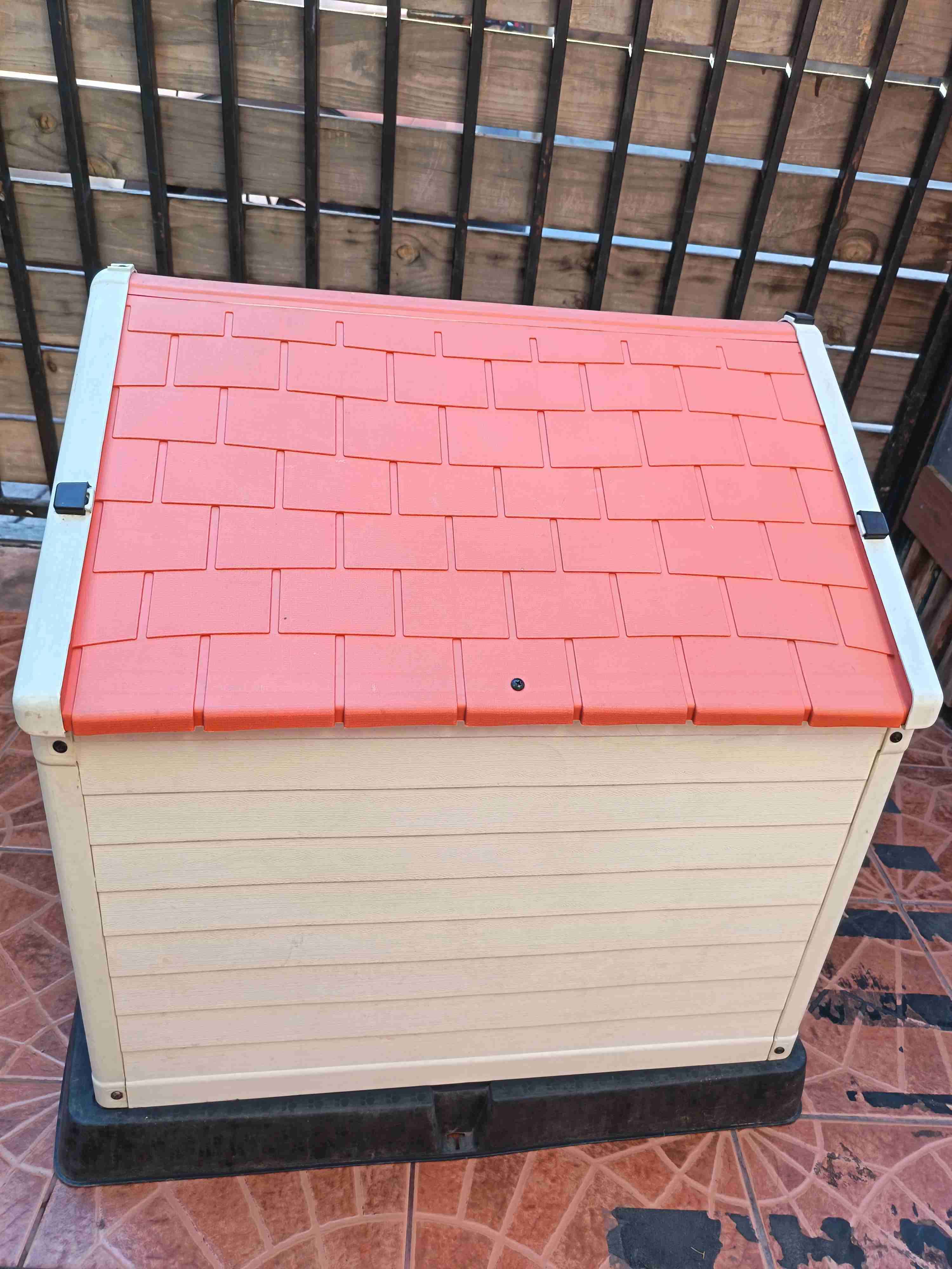 Casa para perro plástico durable - miniatura 2