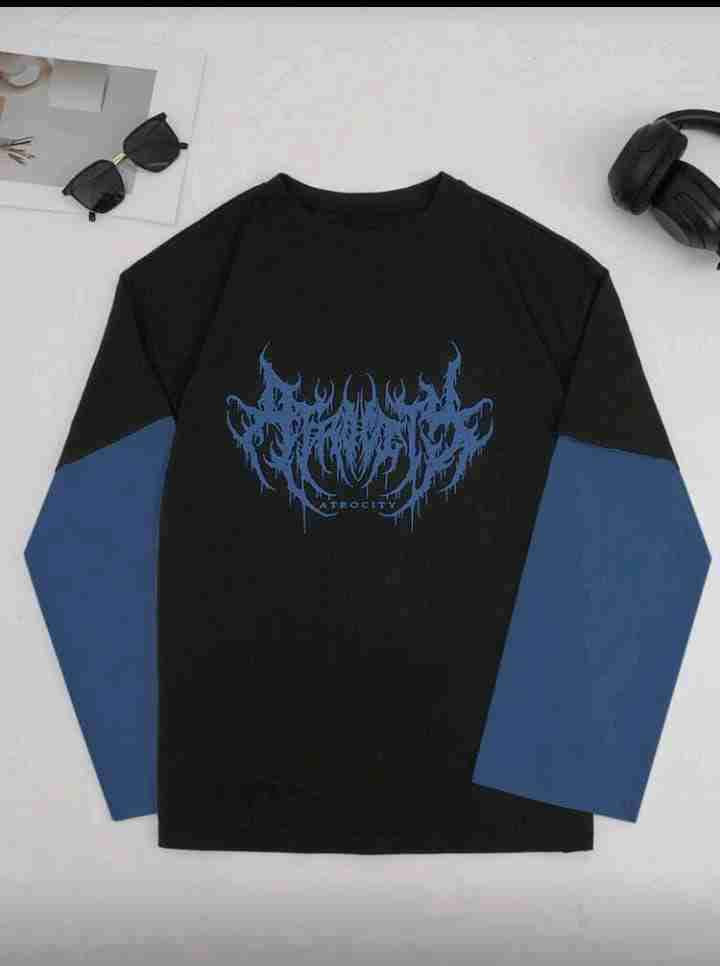 Polera negra con diseño gráfico - miniatura 2