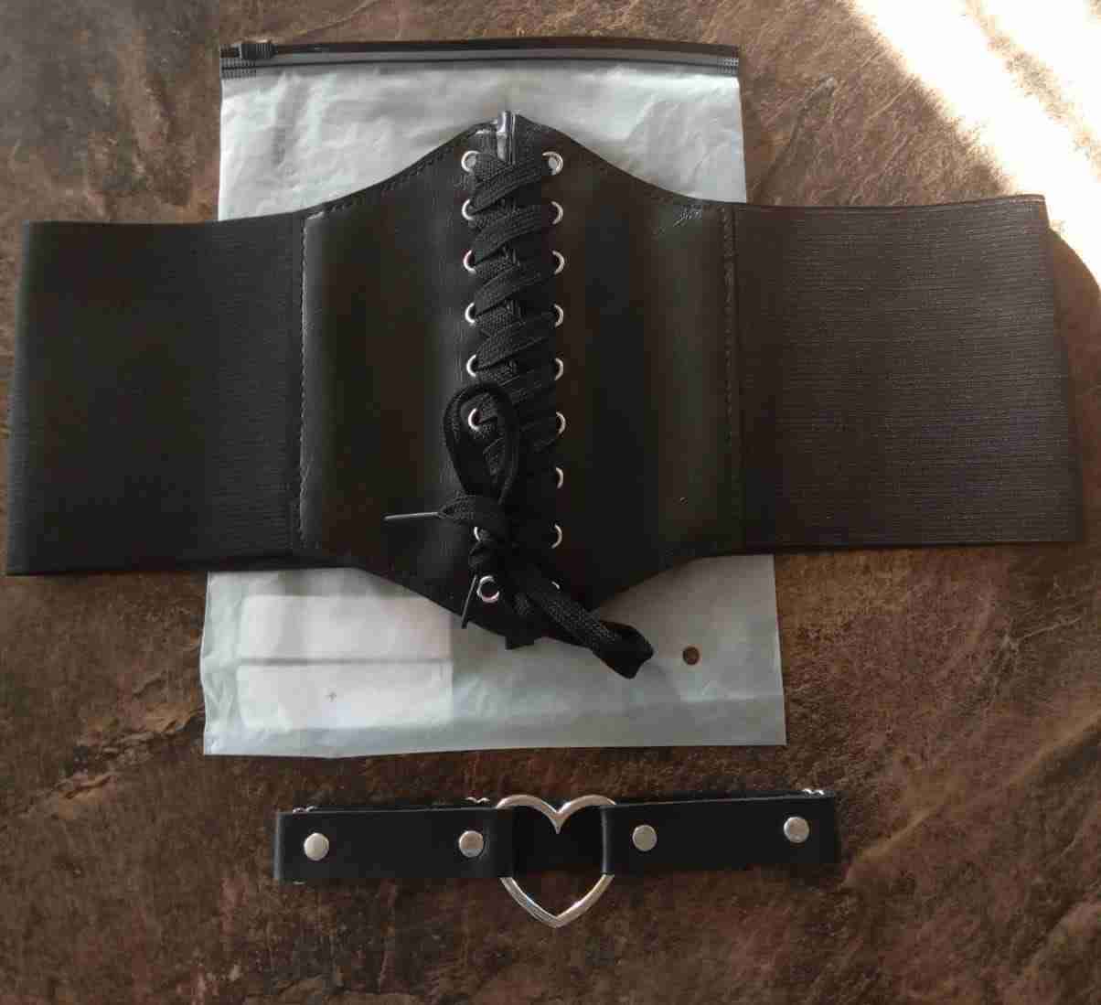 Corset negro ajustable con cordones