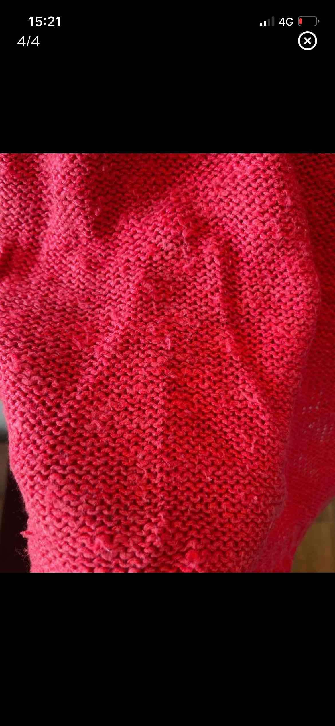 Suéter rojo tejido - miniatura 4