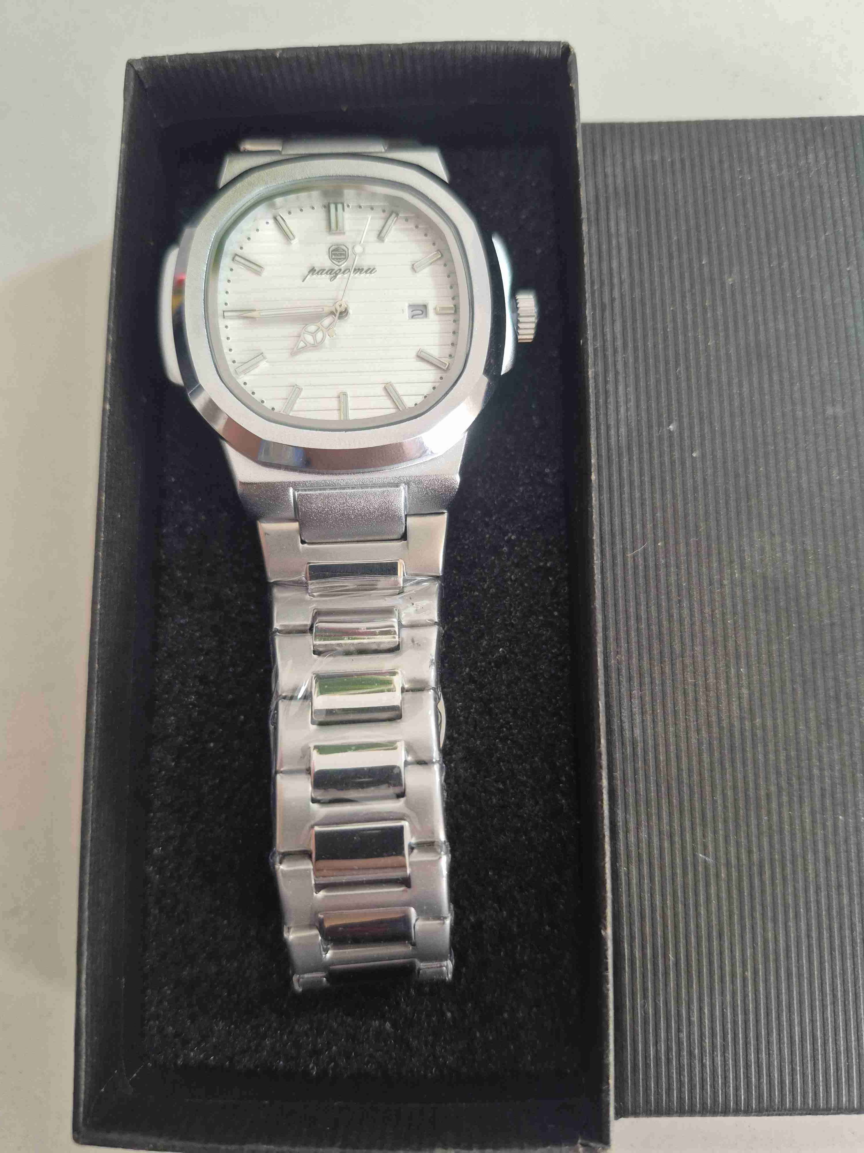 Reloj metálico elegante