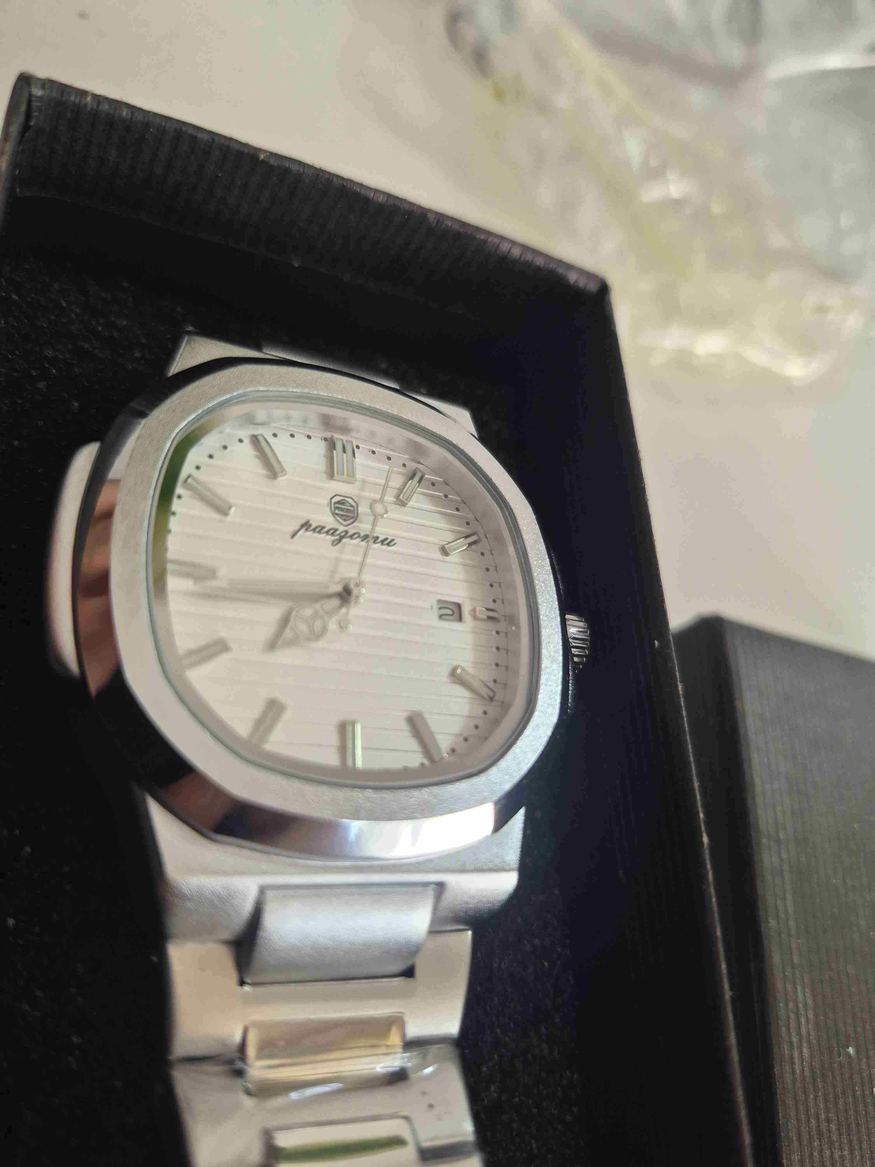 Reloj metálico elegante - miniatura 3