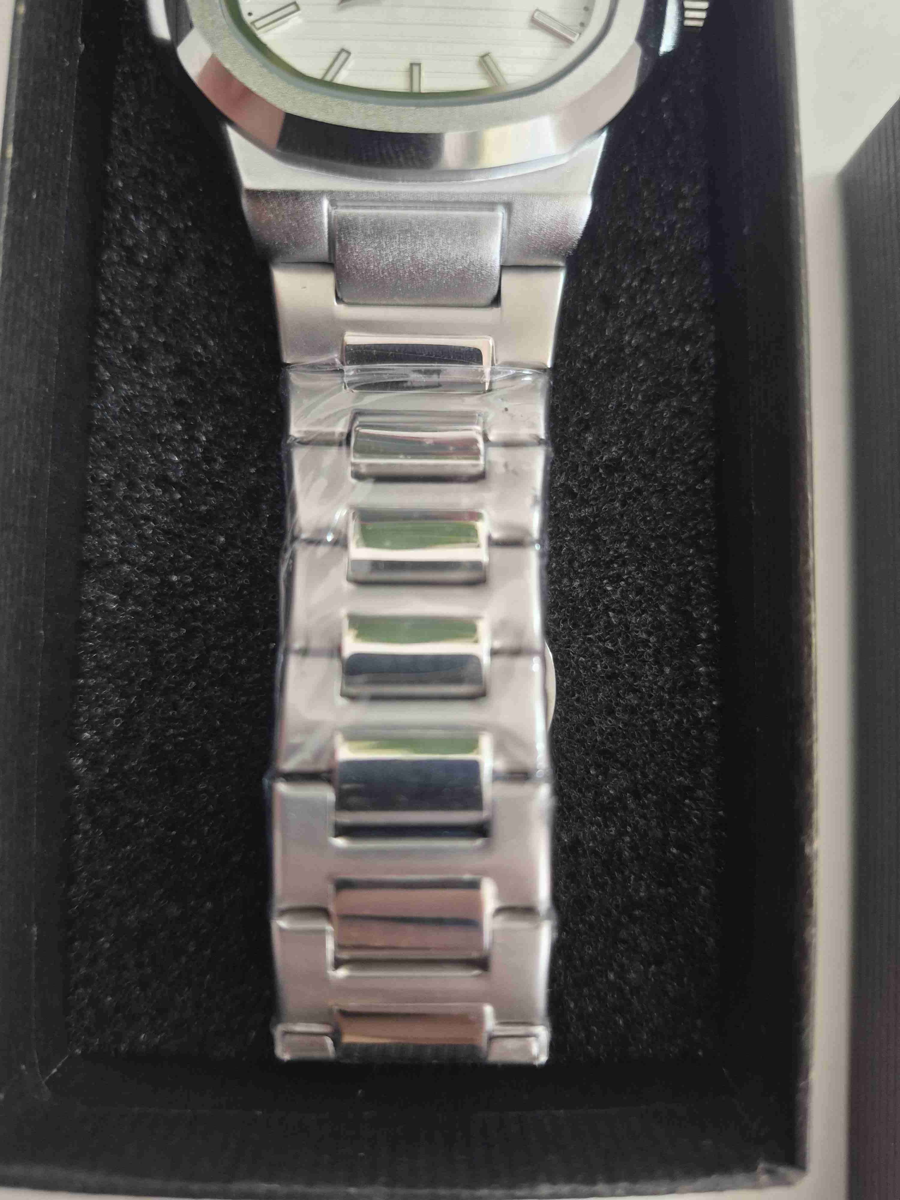 Reloj metálico elegante - miniatura 4