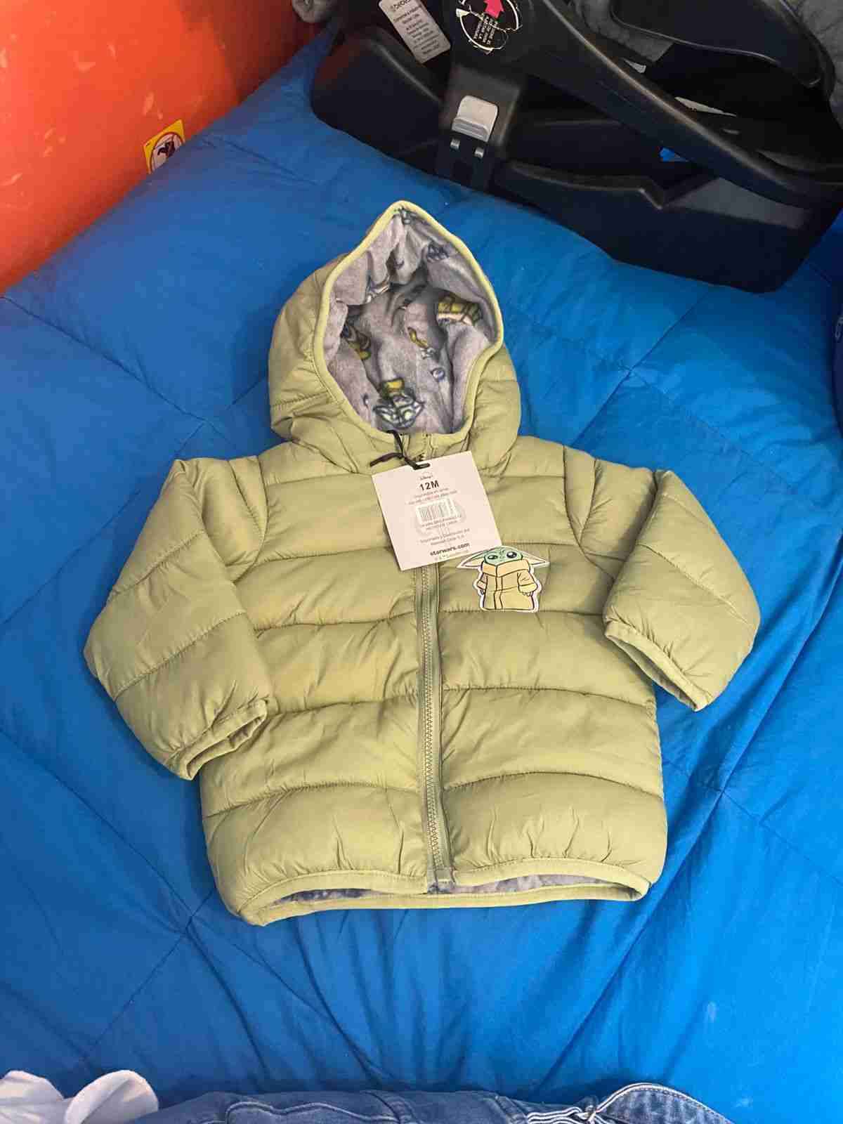Chaqueta de bebé verde con capucha