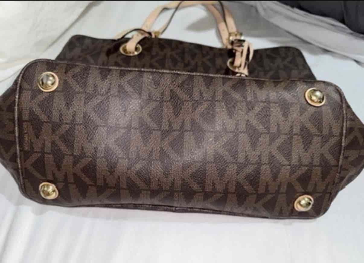 Cartera marrón con logo metálico original - miniatura 2