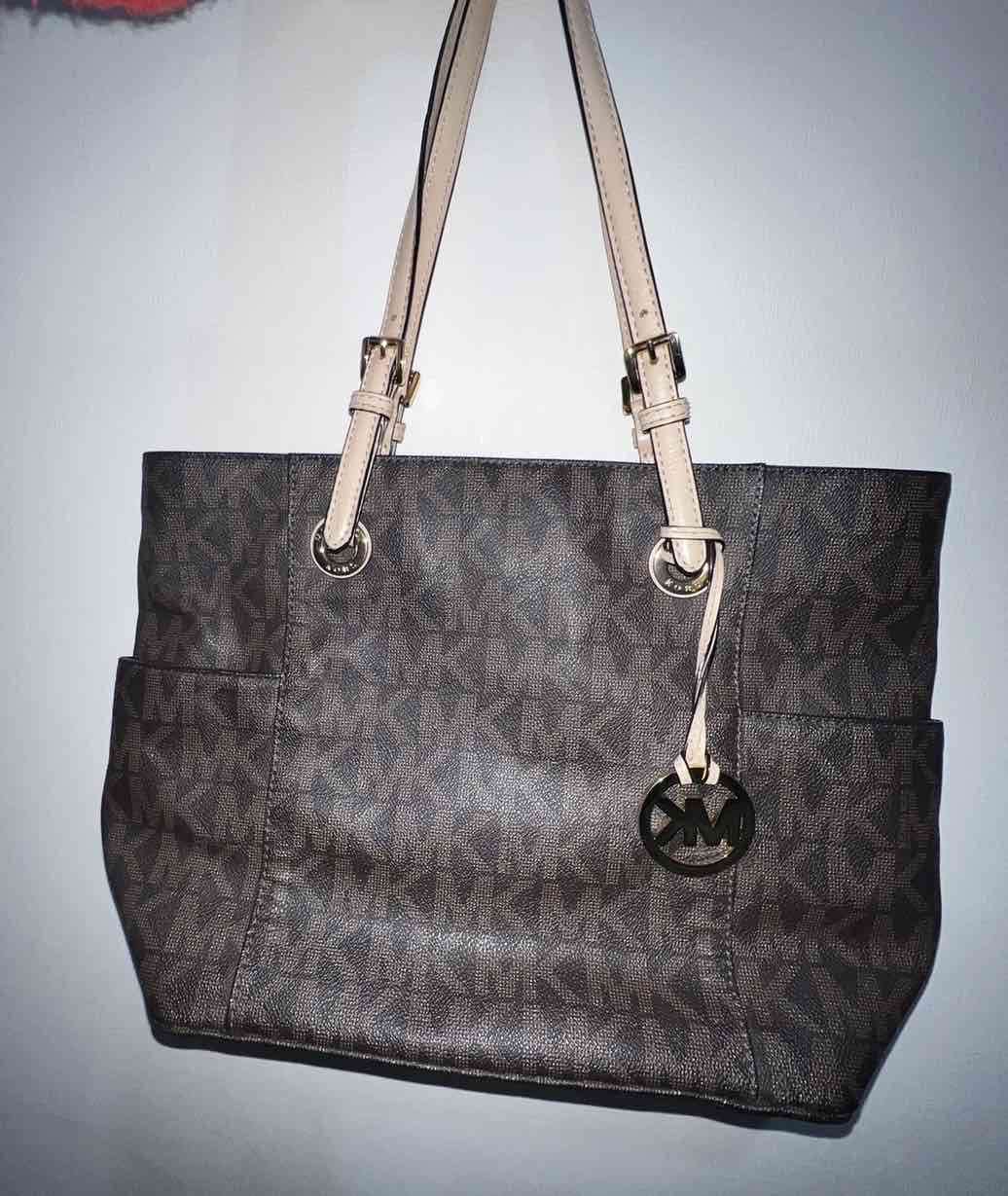 Cartera marrón con logo metálico original - miniatura 4