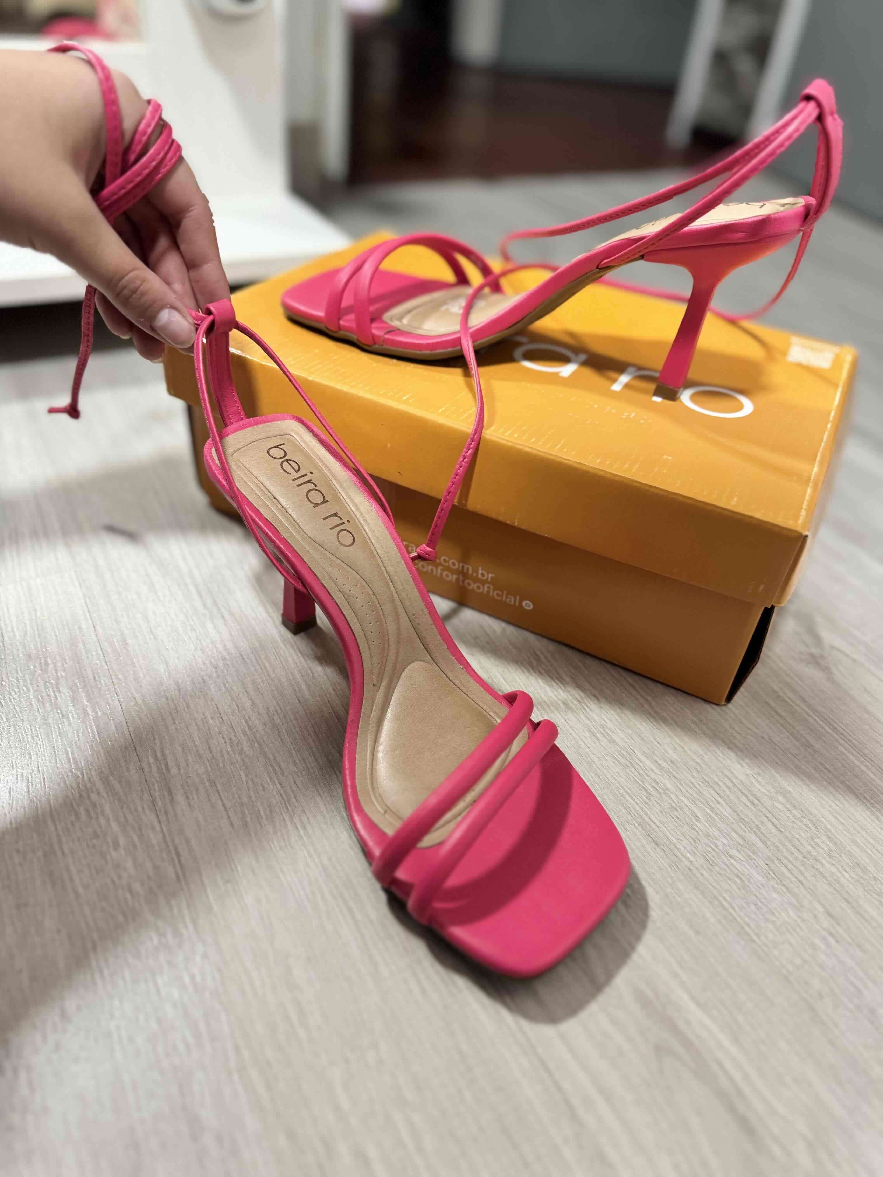 Sandalias de tacón fucsia