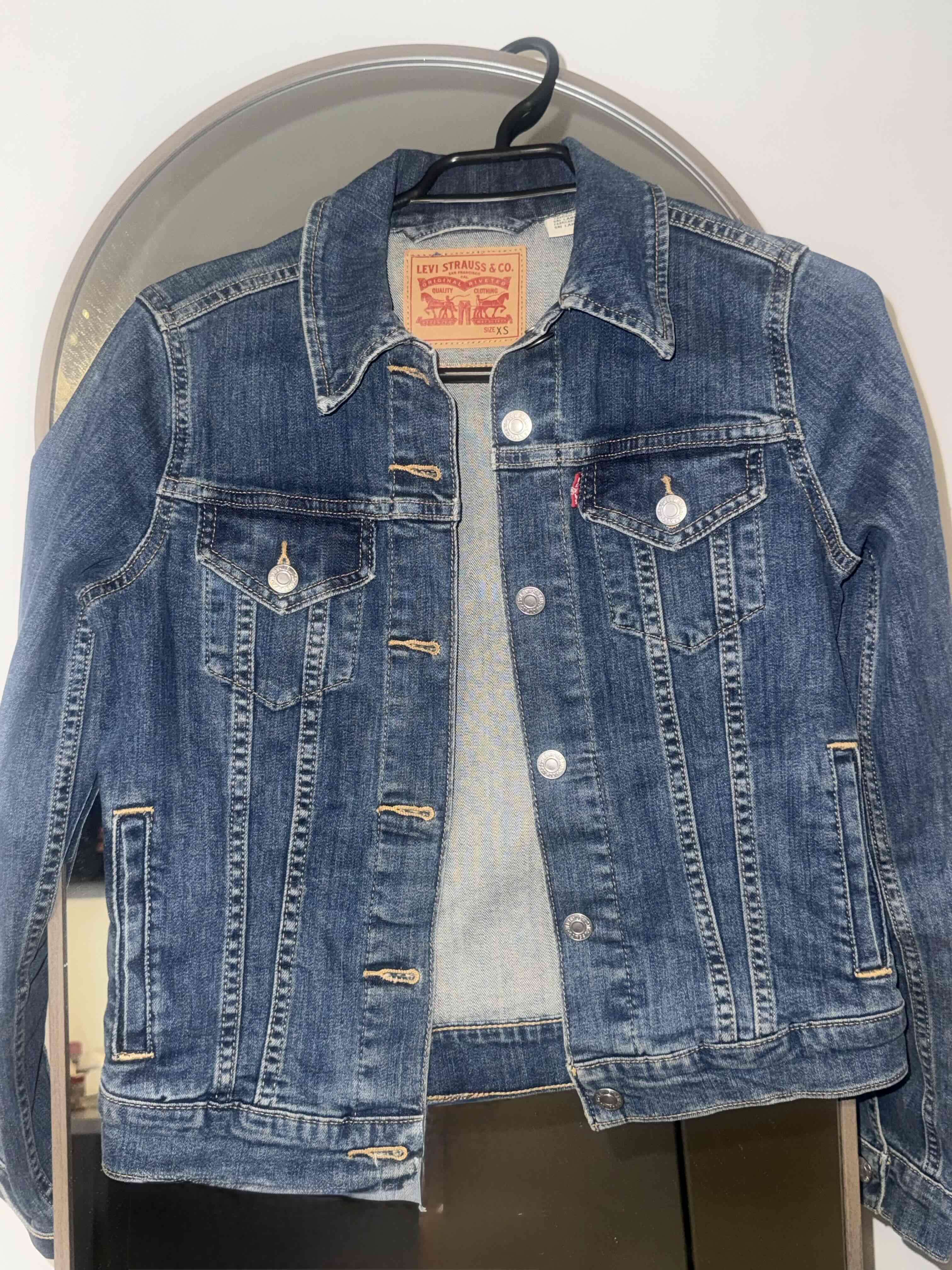 Chaqueta de mezclilla azul levis talla xs - miniatura 3