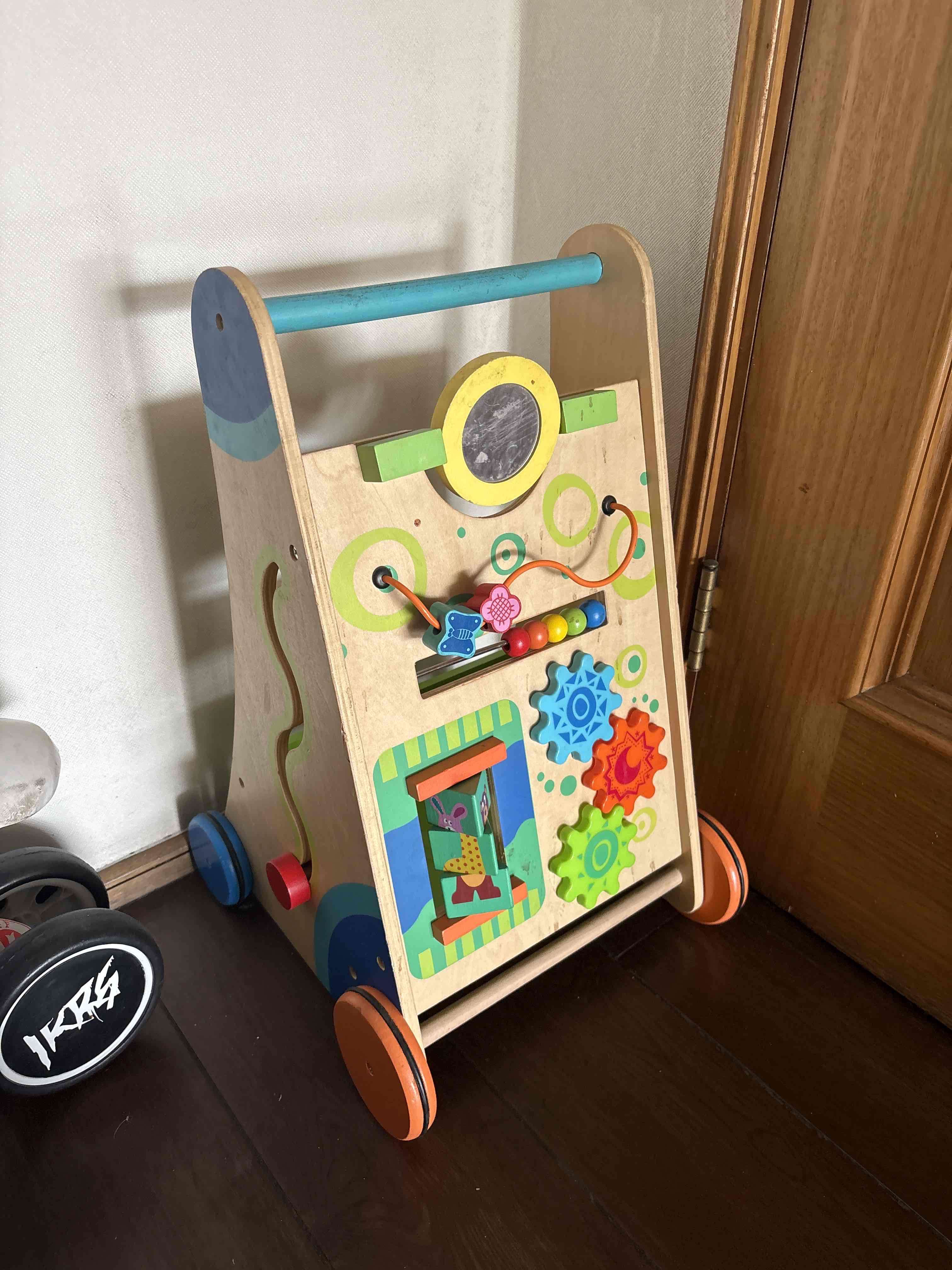 Andador de madera para bebés