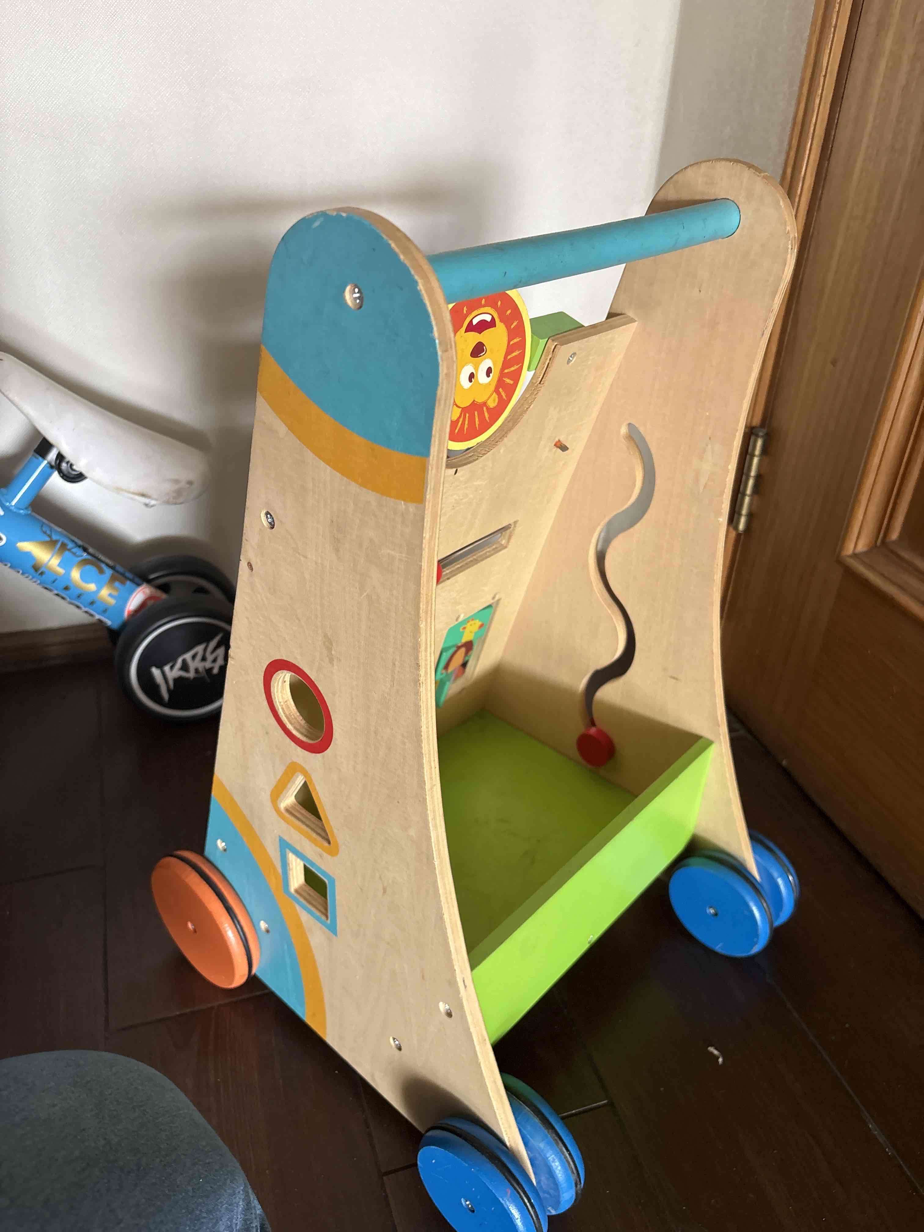 Andador de madera para bebés - miniatura 2