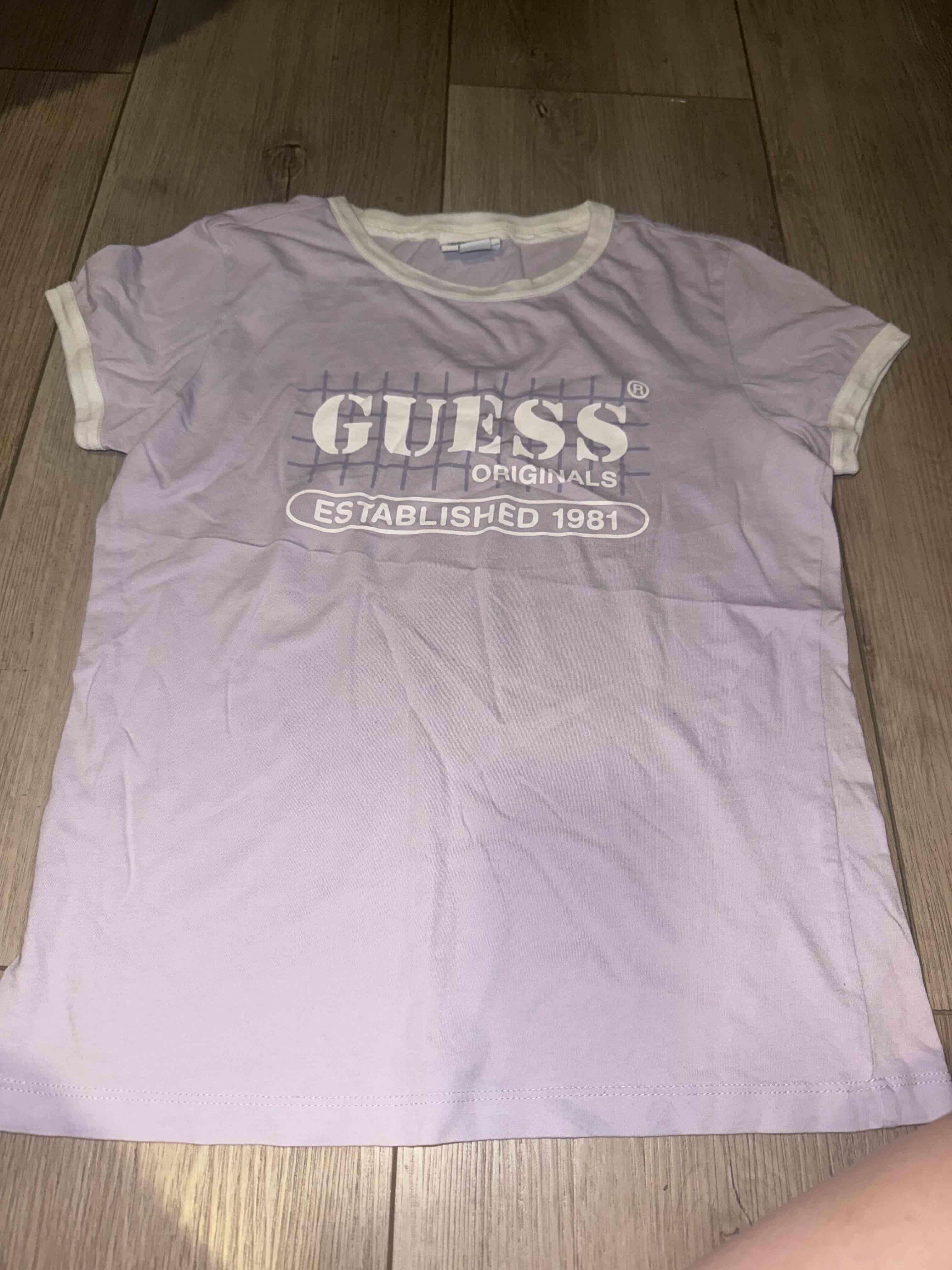 Polera Guess Originals lila xs