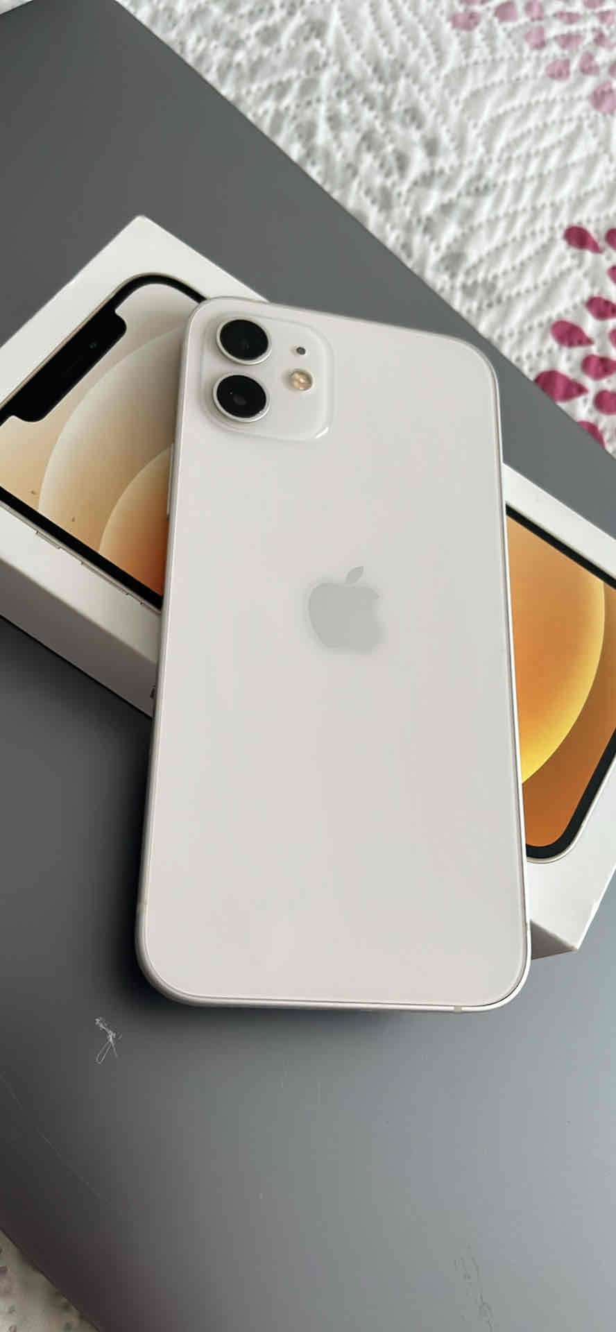 iPhone 12  blanco con caja original