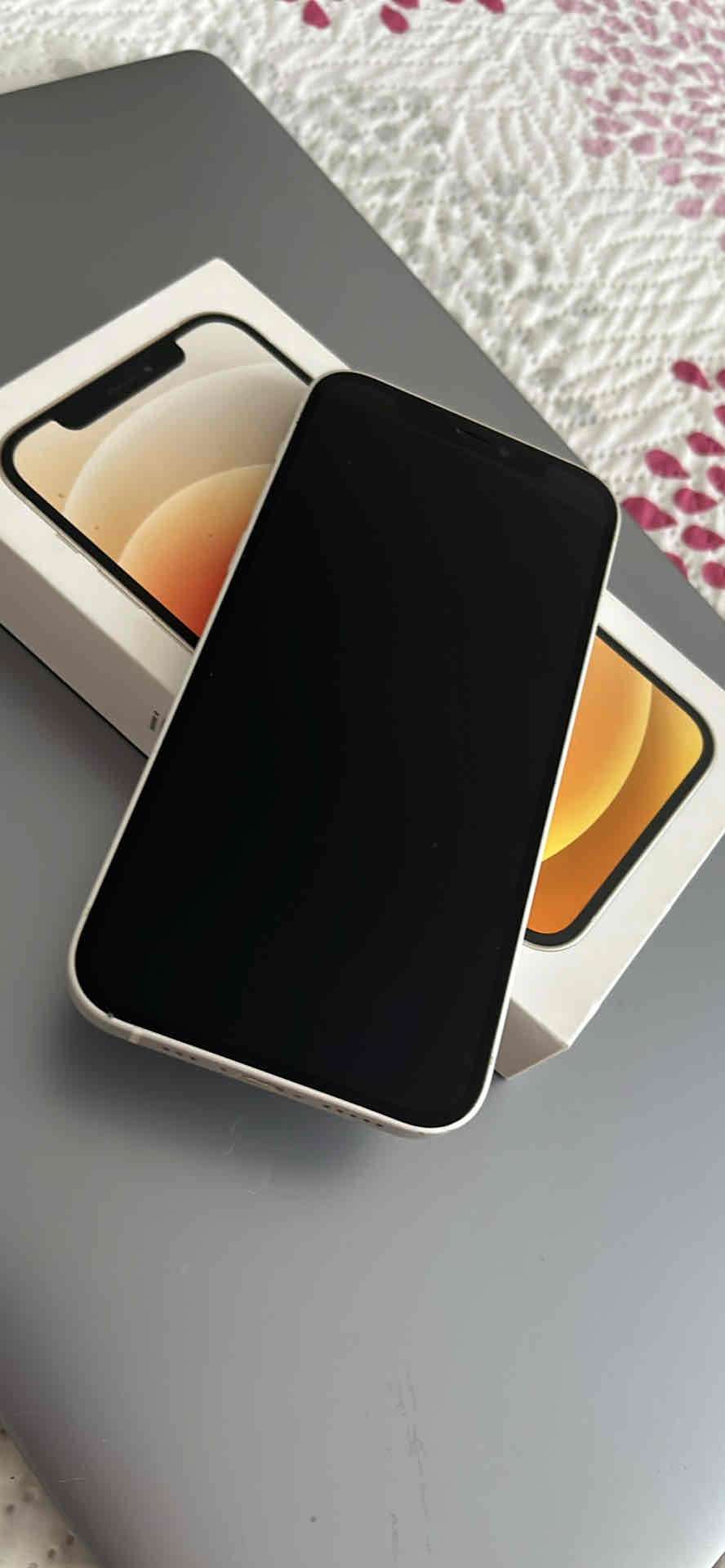 iPhone 12  blanco con caja original - miniatura 2