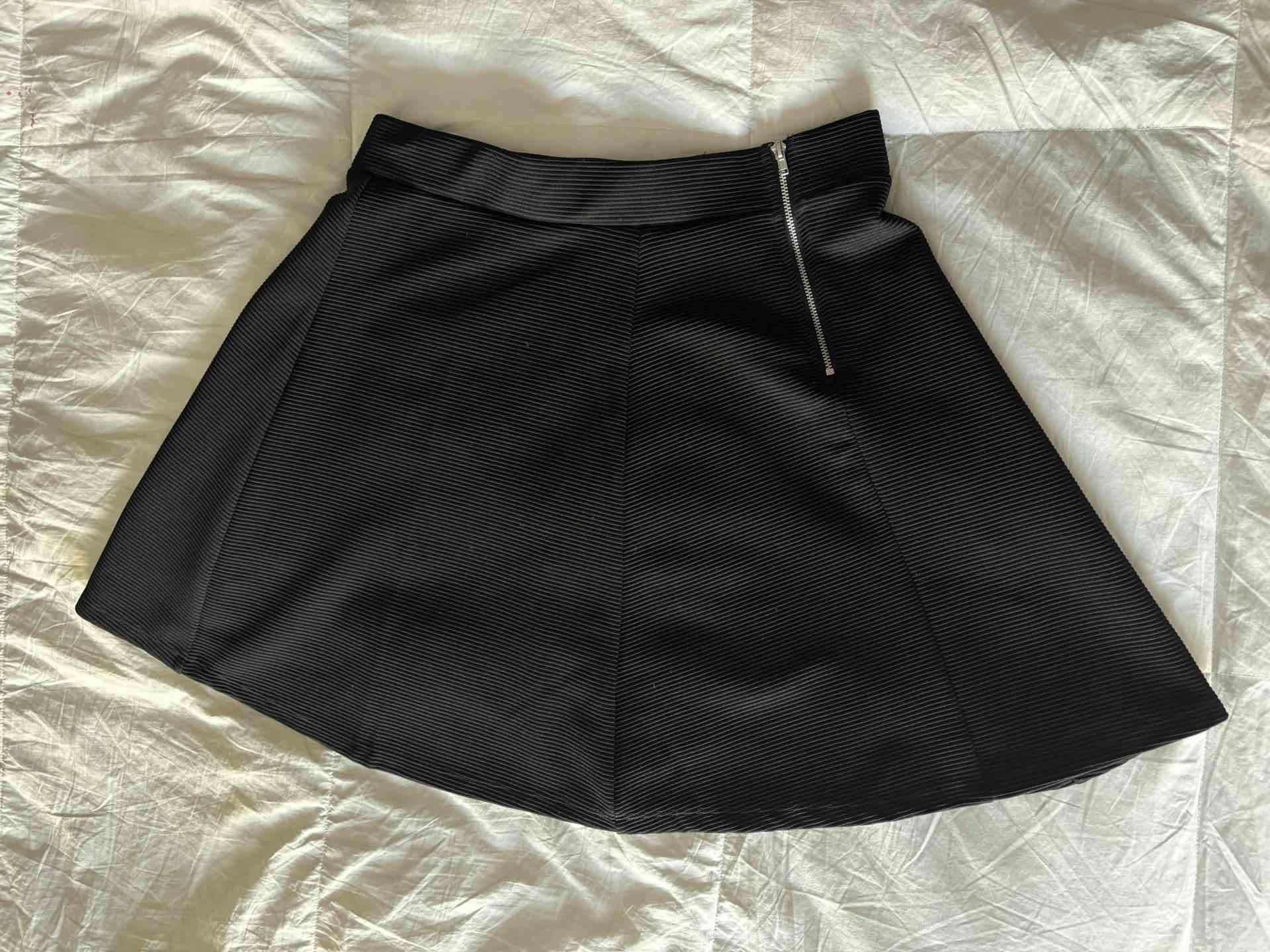 Falda negra de rayas - miniatura 2