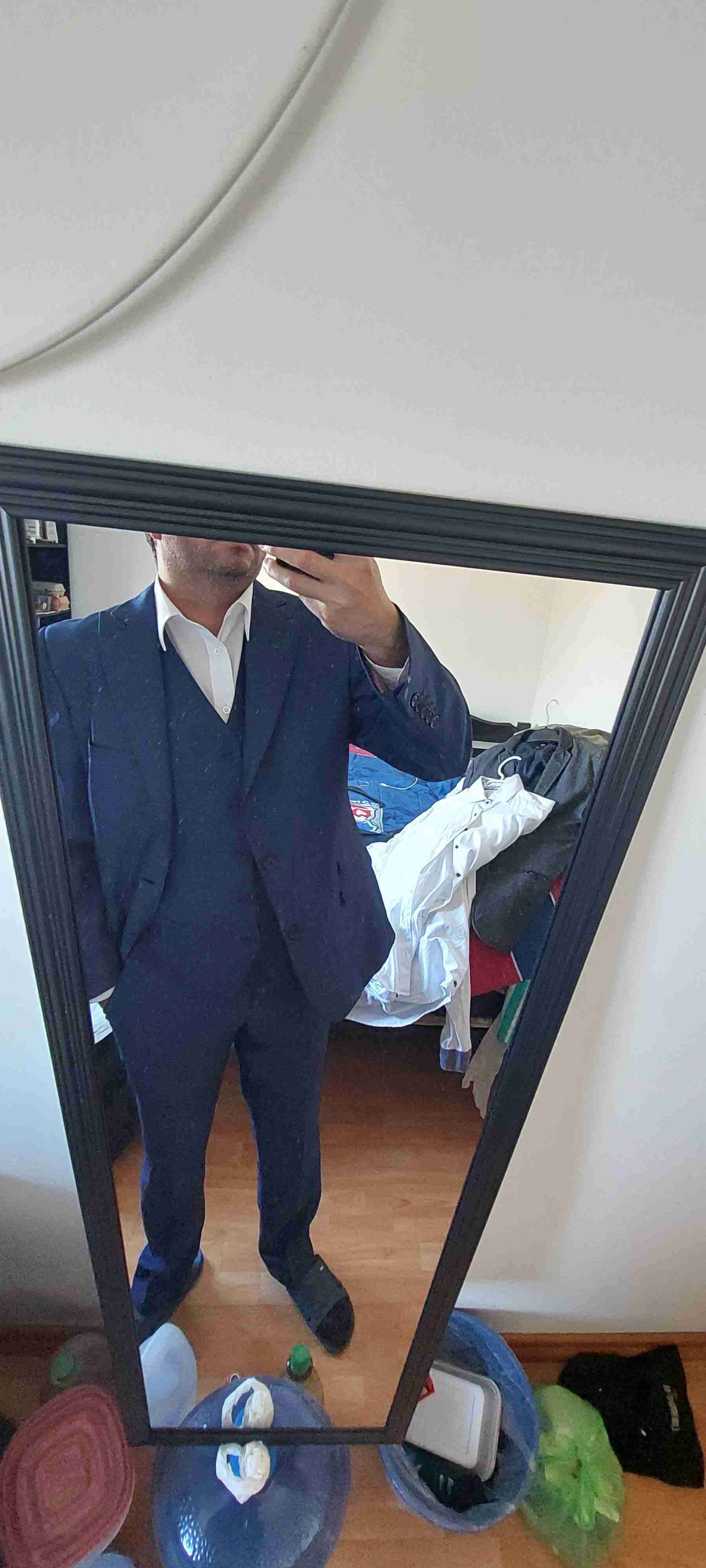 Traje azul elegante y hermoso. - miniatura 5