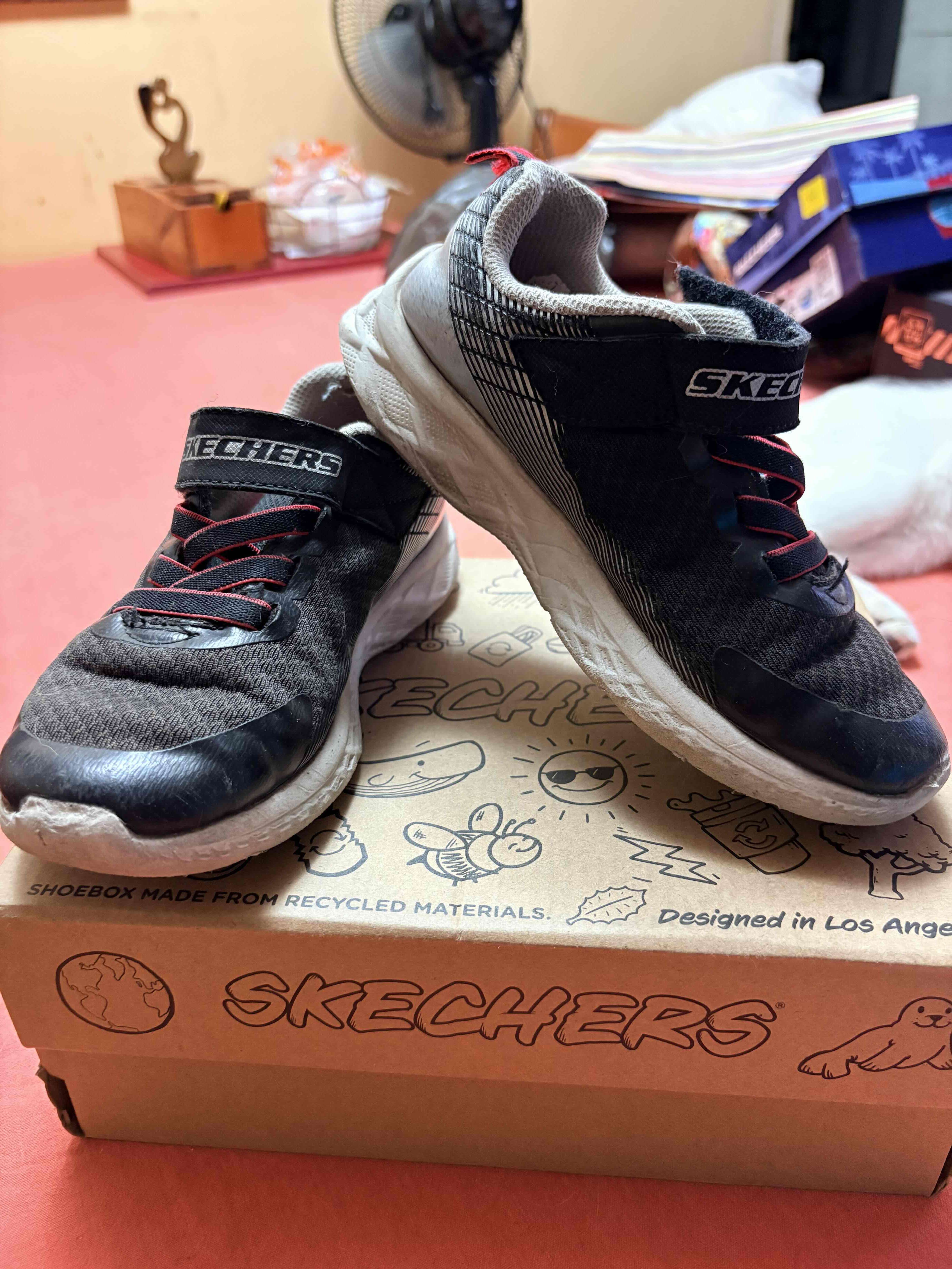 Zapatillas Skechers negras para niños talla 29 - miniatura 2