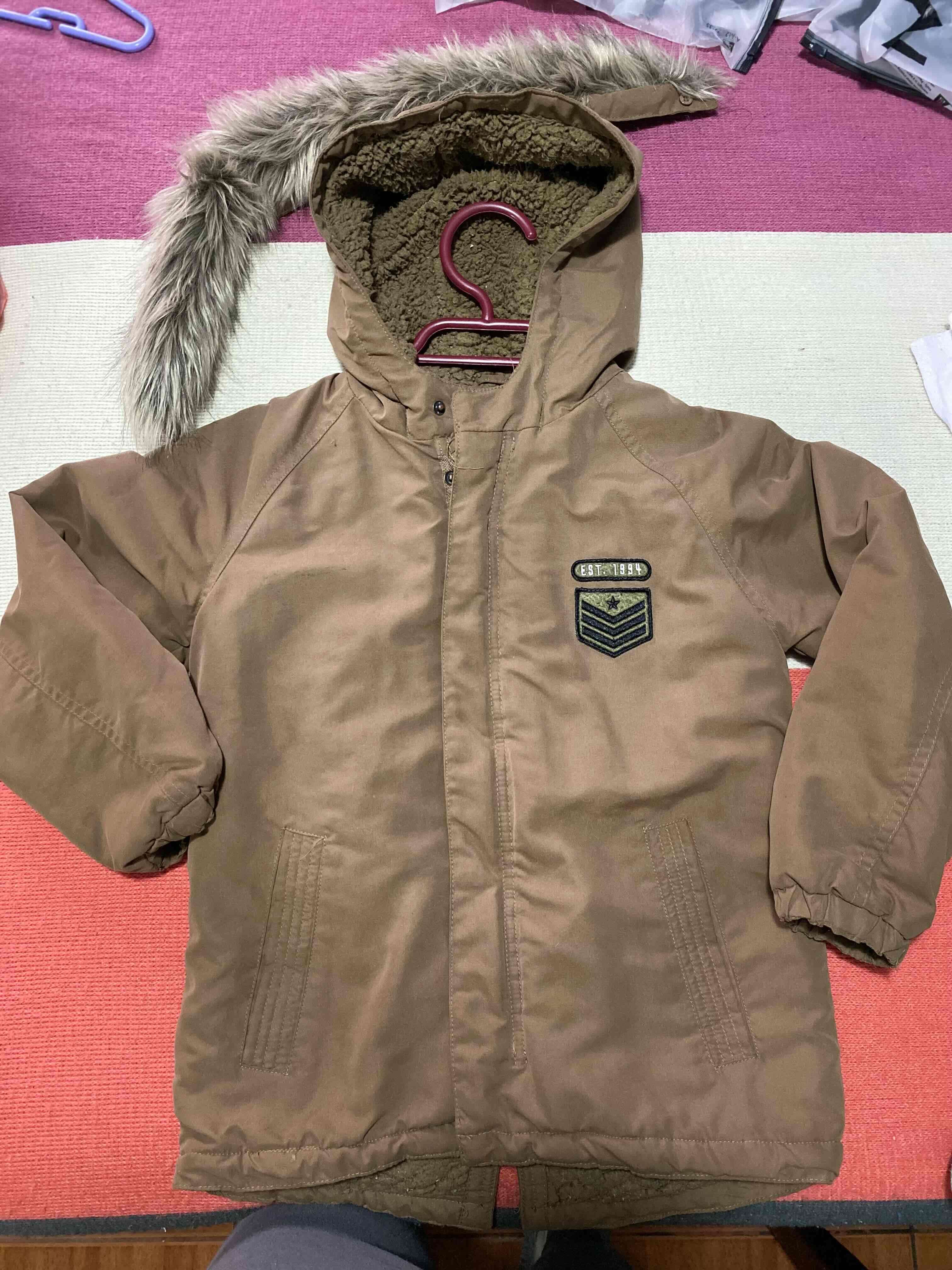 Parka marrón con chiporro por dentro talla 8