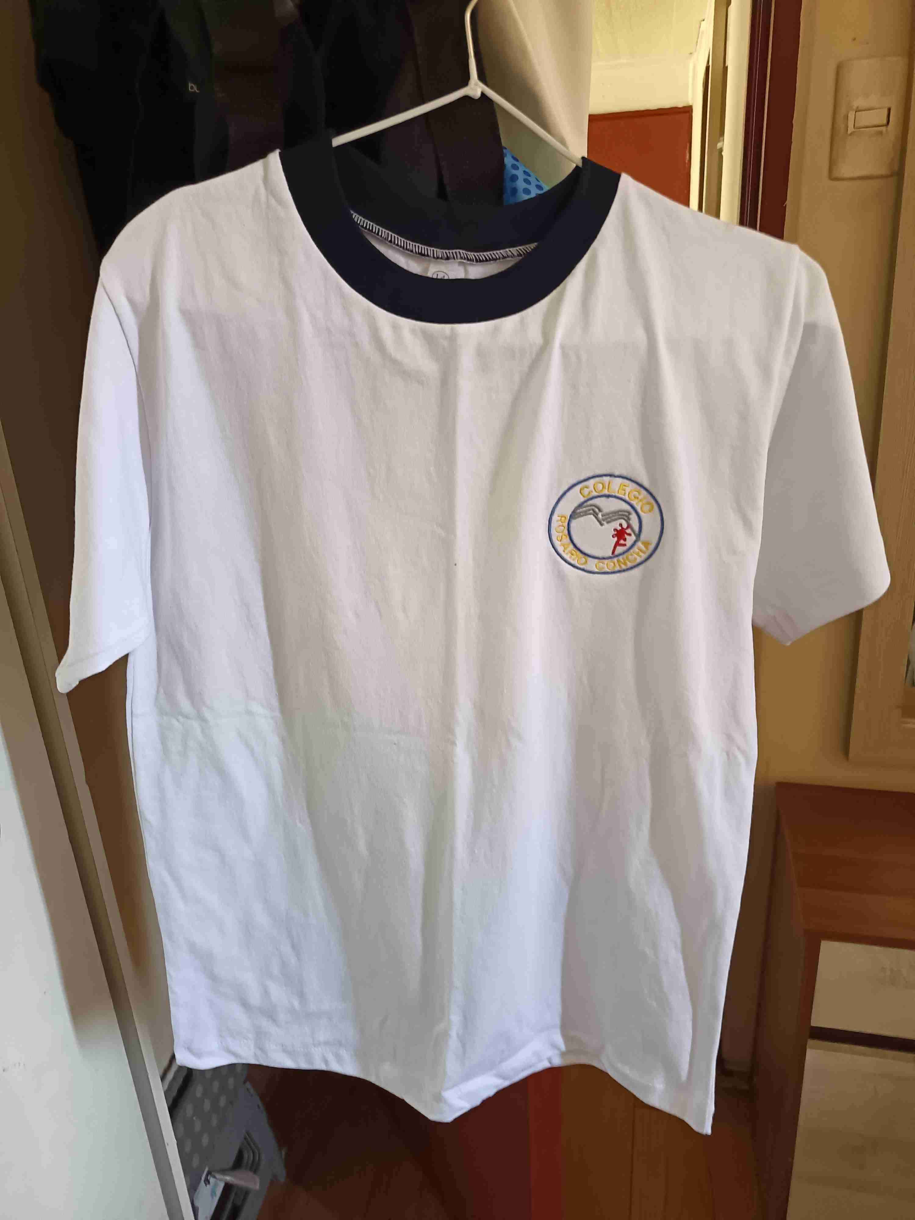 Polera blanca Colegio Rosario Concha