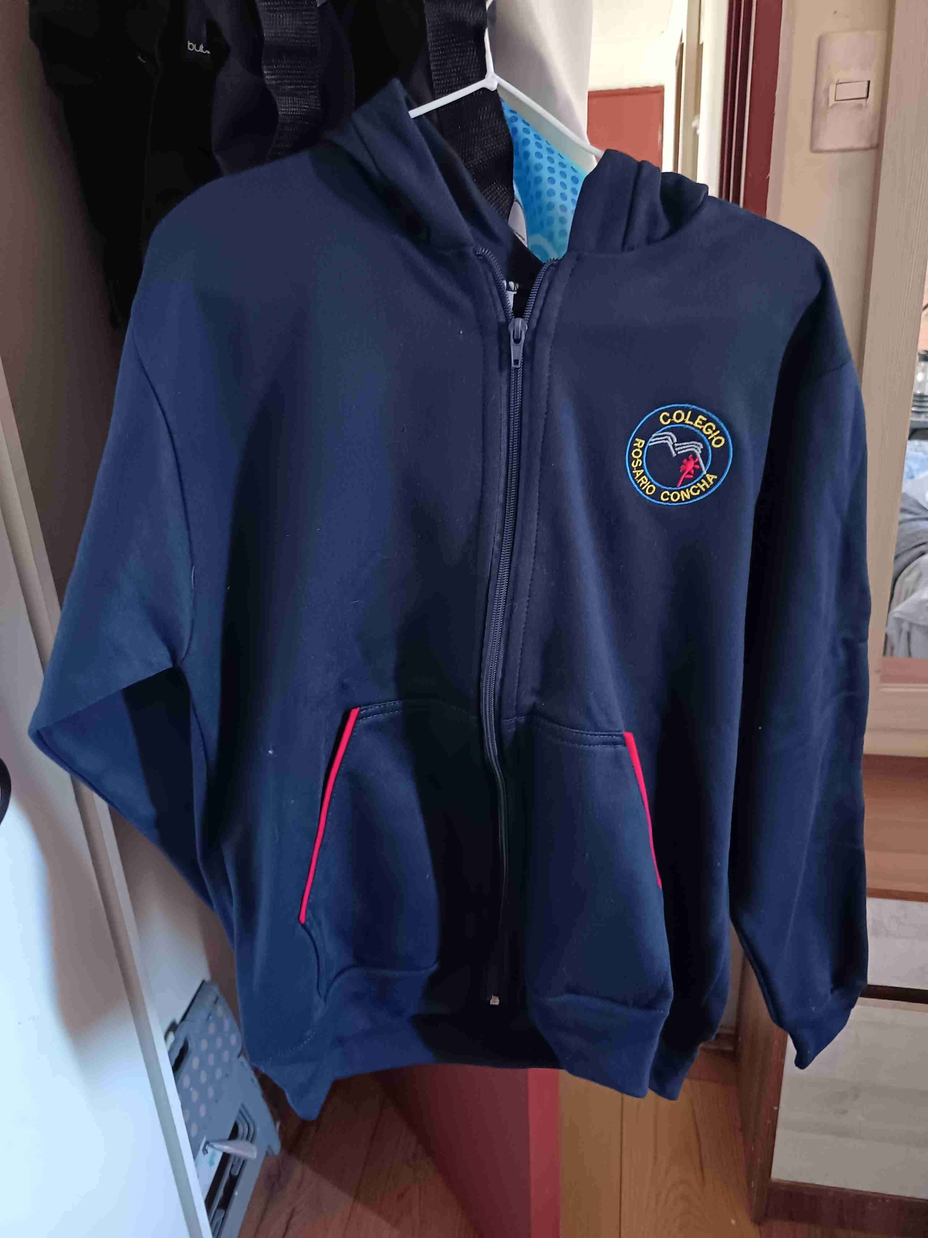 Polerón azul con cierre colegio