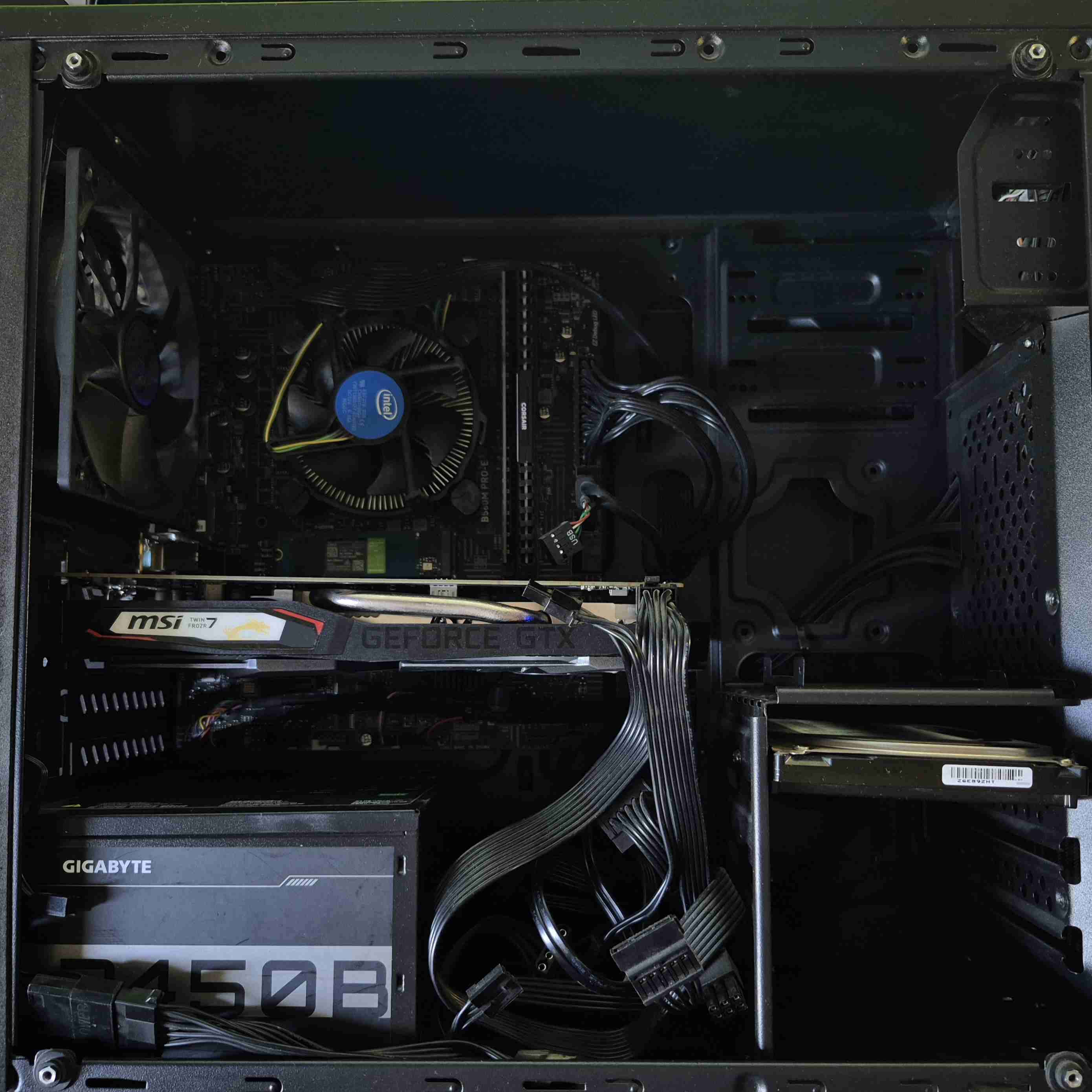 PC de escritorio con monitor ASUS 144hz - miniatura 2