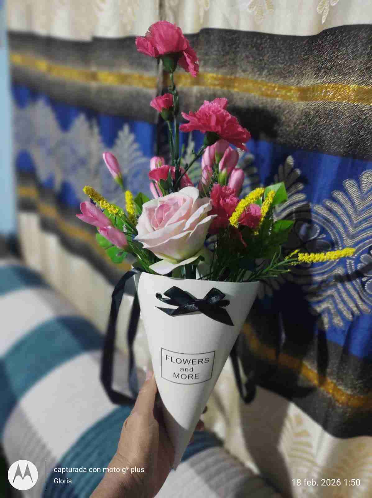 Cono para flores negro elegante y blanco elegante - miniatura 2