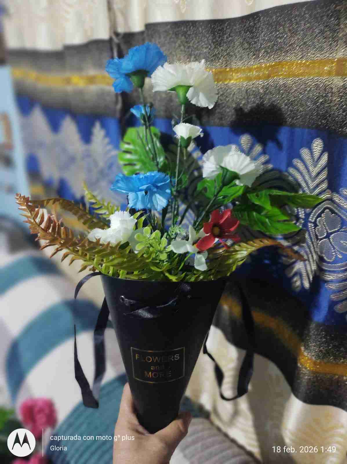 Cono para flores negro elegante y blanco elegante - miniatura 4