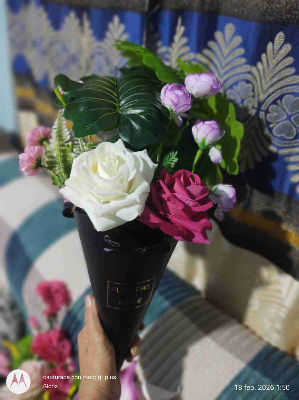 Cono para flores negro elegante y blanco elegante - miniatura 5