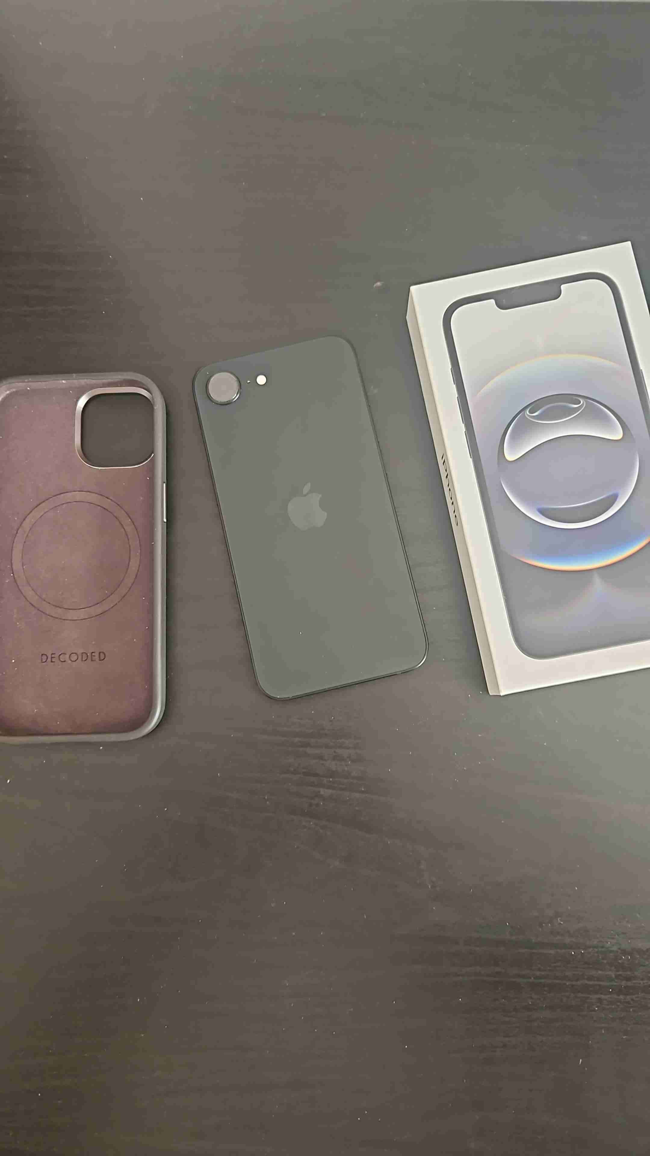 iPhone 16e con 100% de bateria