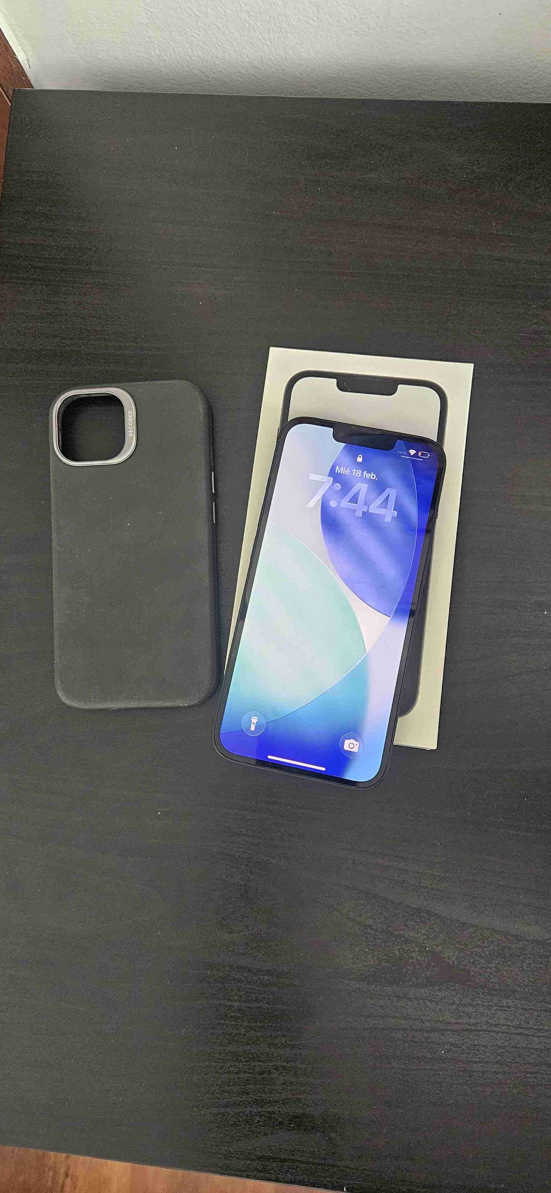 iPhone 16e con 100% de bateria - miniatura 6