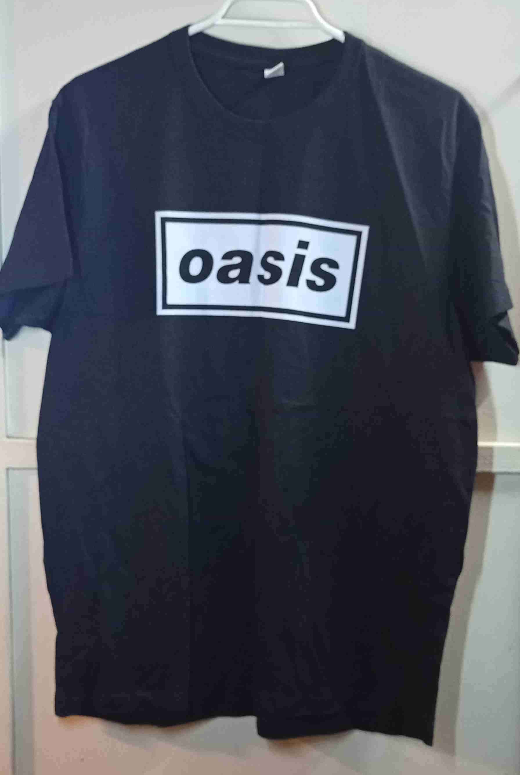 Polera negra Oasis