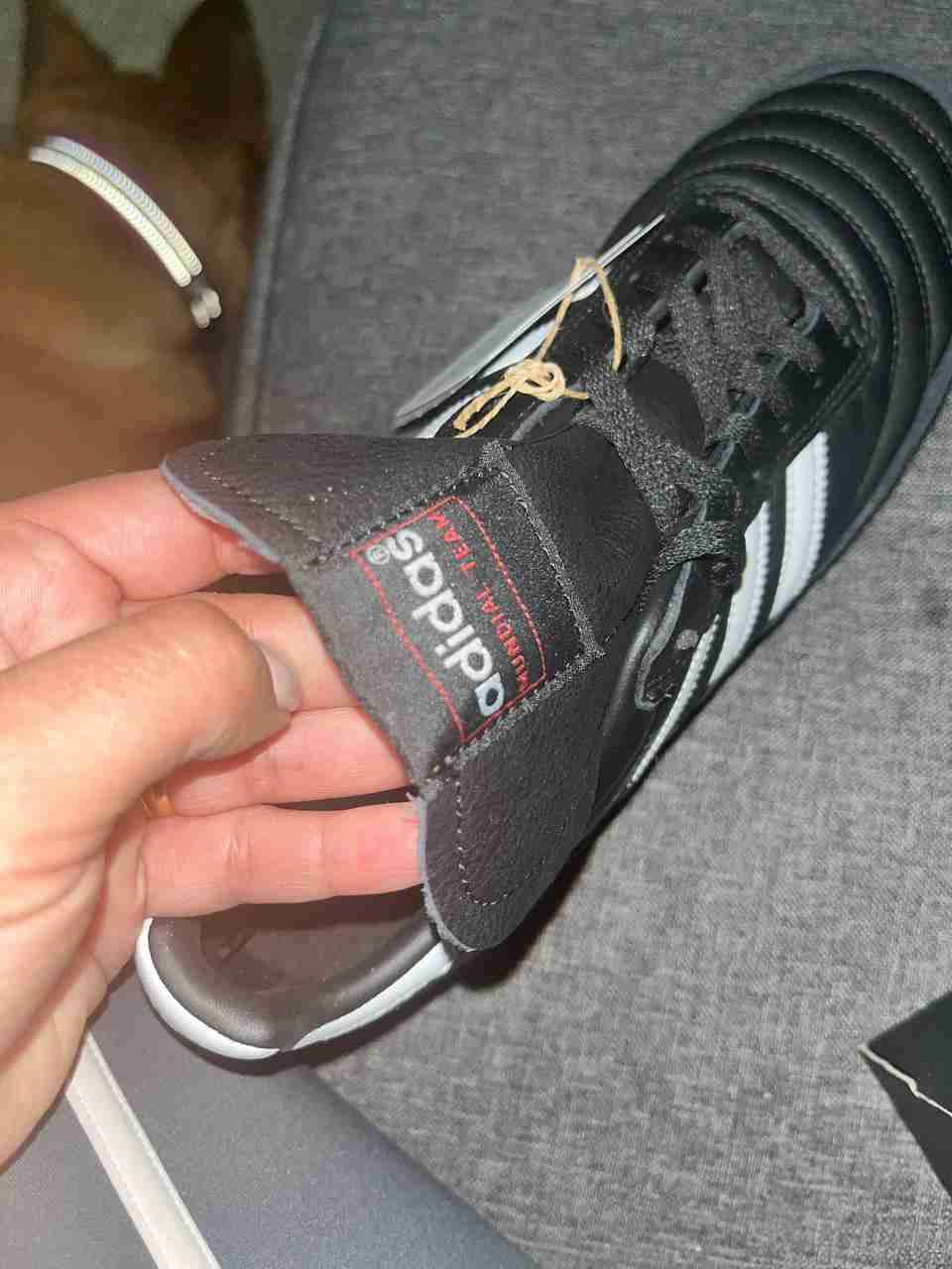 Zapatillas de futbol negras nuevas - miniatura 2