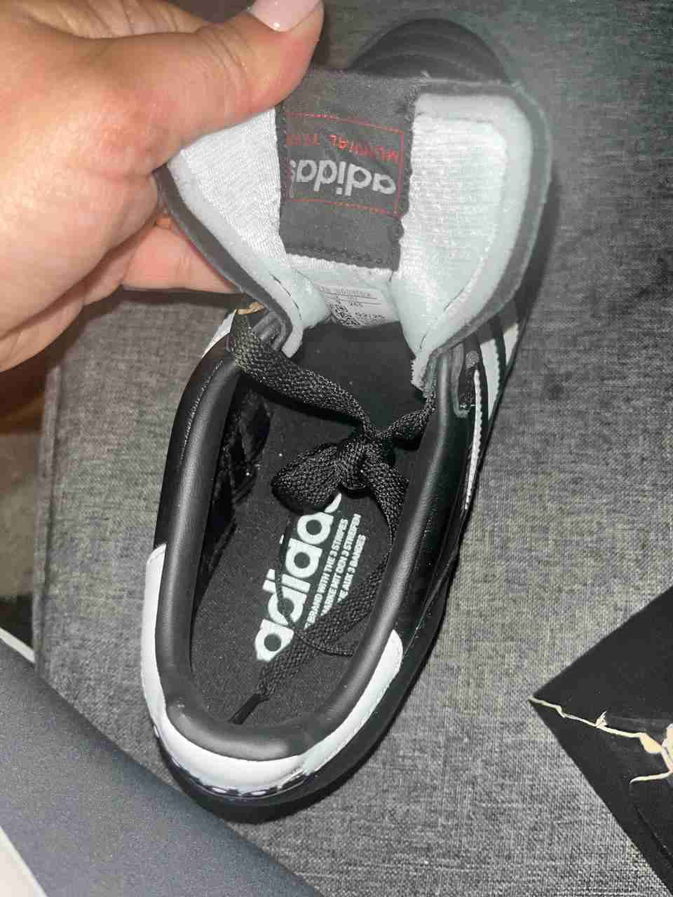 Zapatillas de futbol negras nuevas - miniatura 3