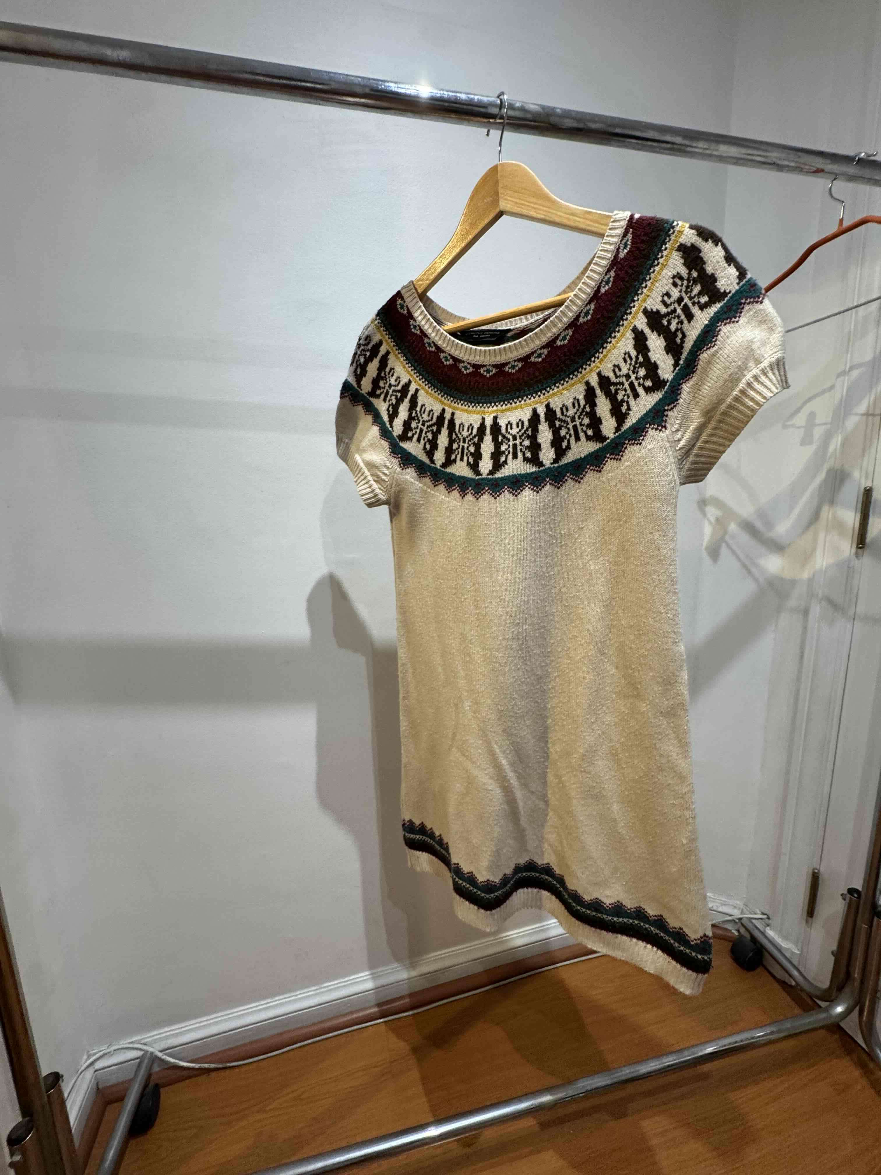 Vestido blanco con diseño étnico - miniatura 2