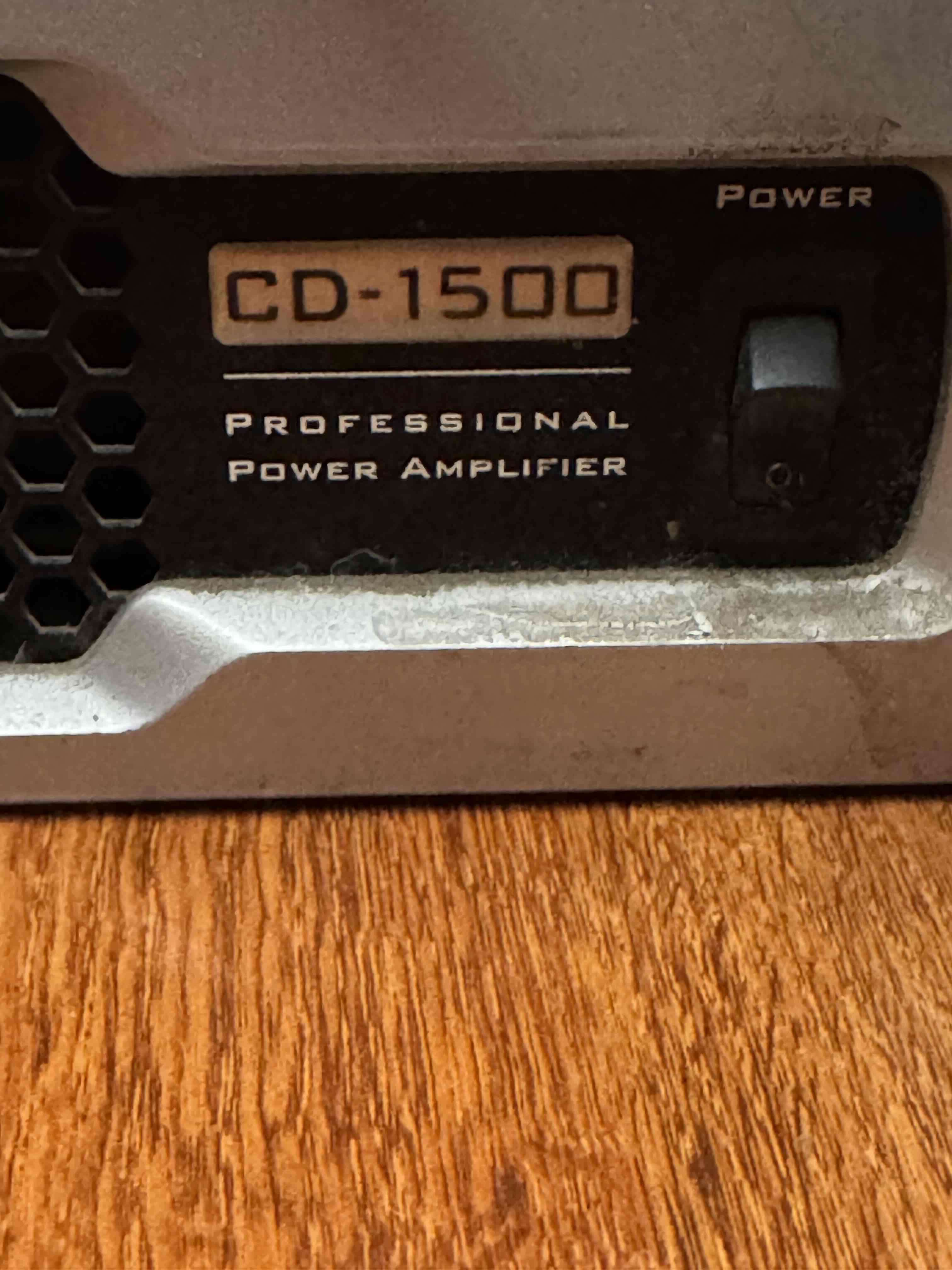 Amplificador Crest Audio CD-1500 - miniatura 2