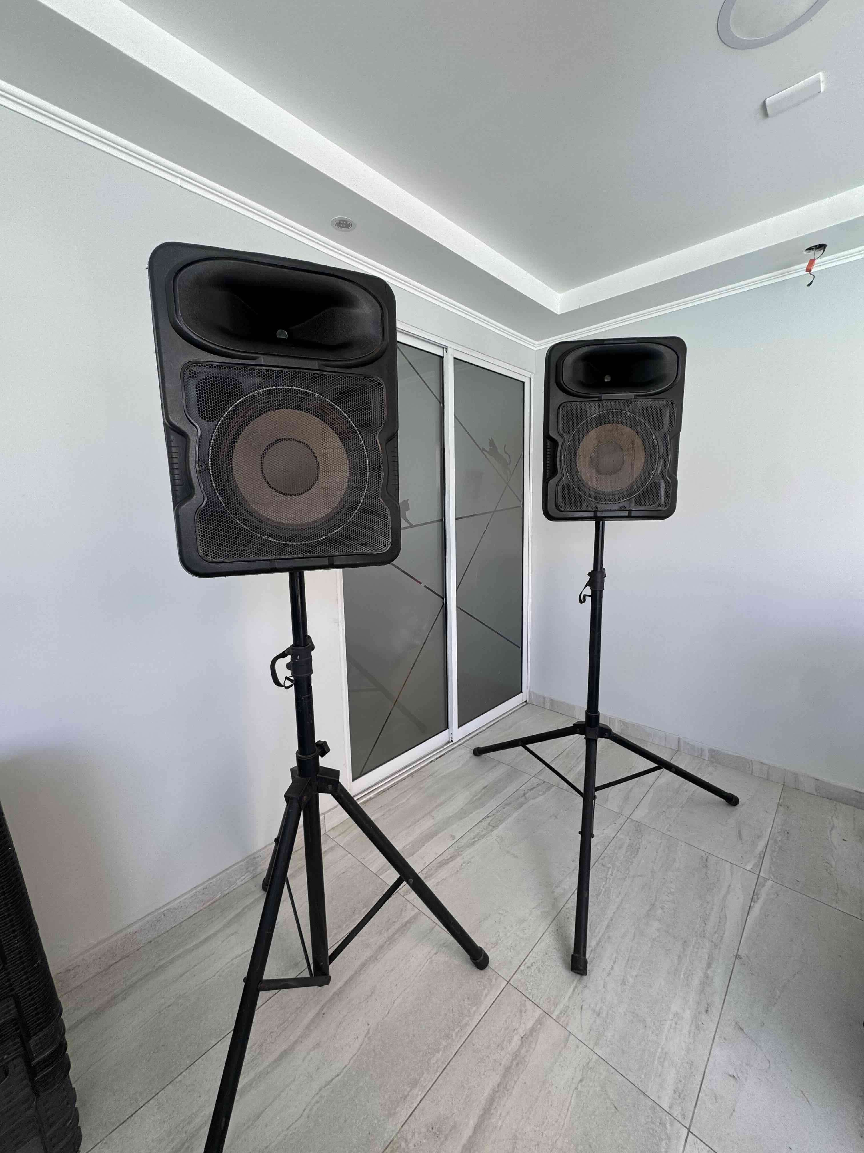 Parlantes profesionales con trípode - miniatura 2