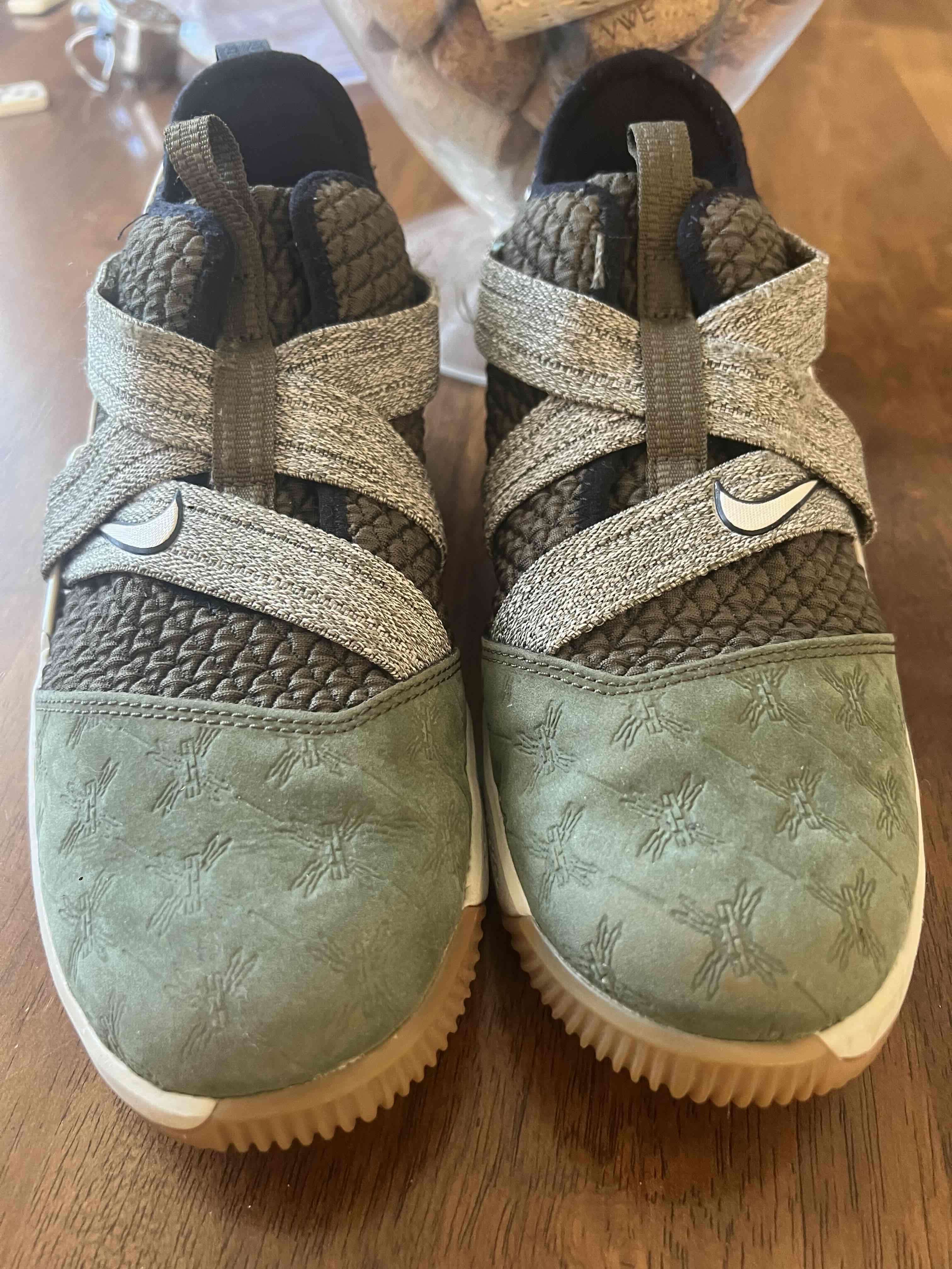 Zapatillas verdes con diseño Nike