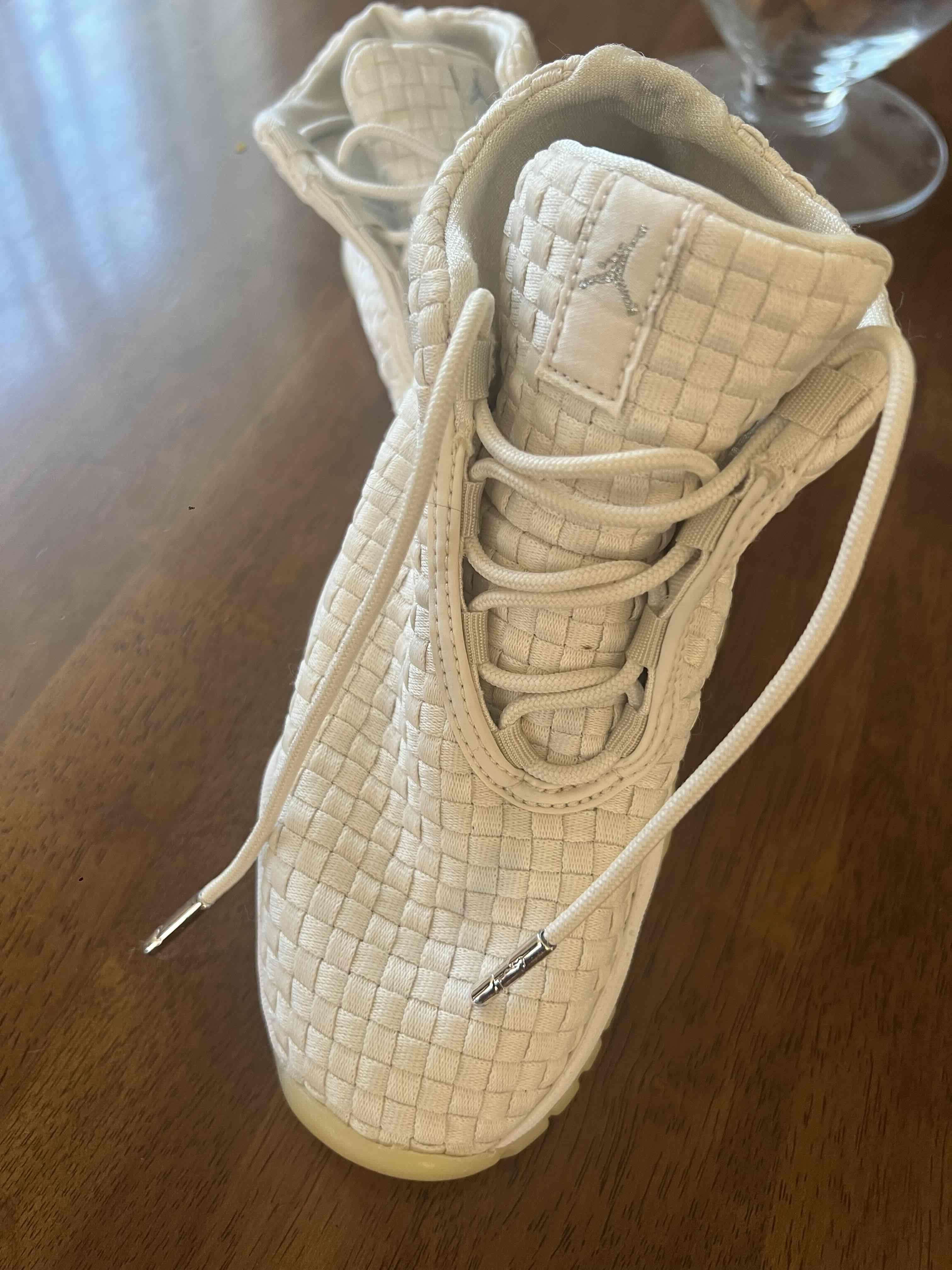 Zapatillas tejidas color crema (Nike jordan)