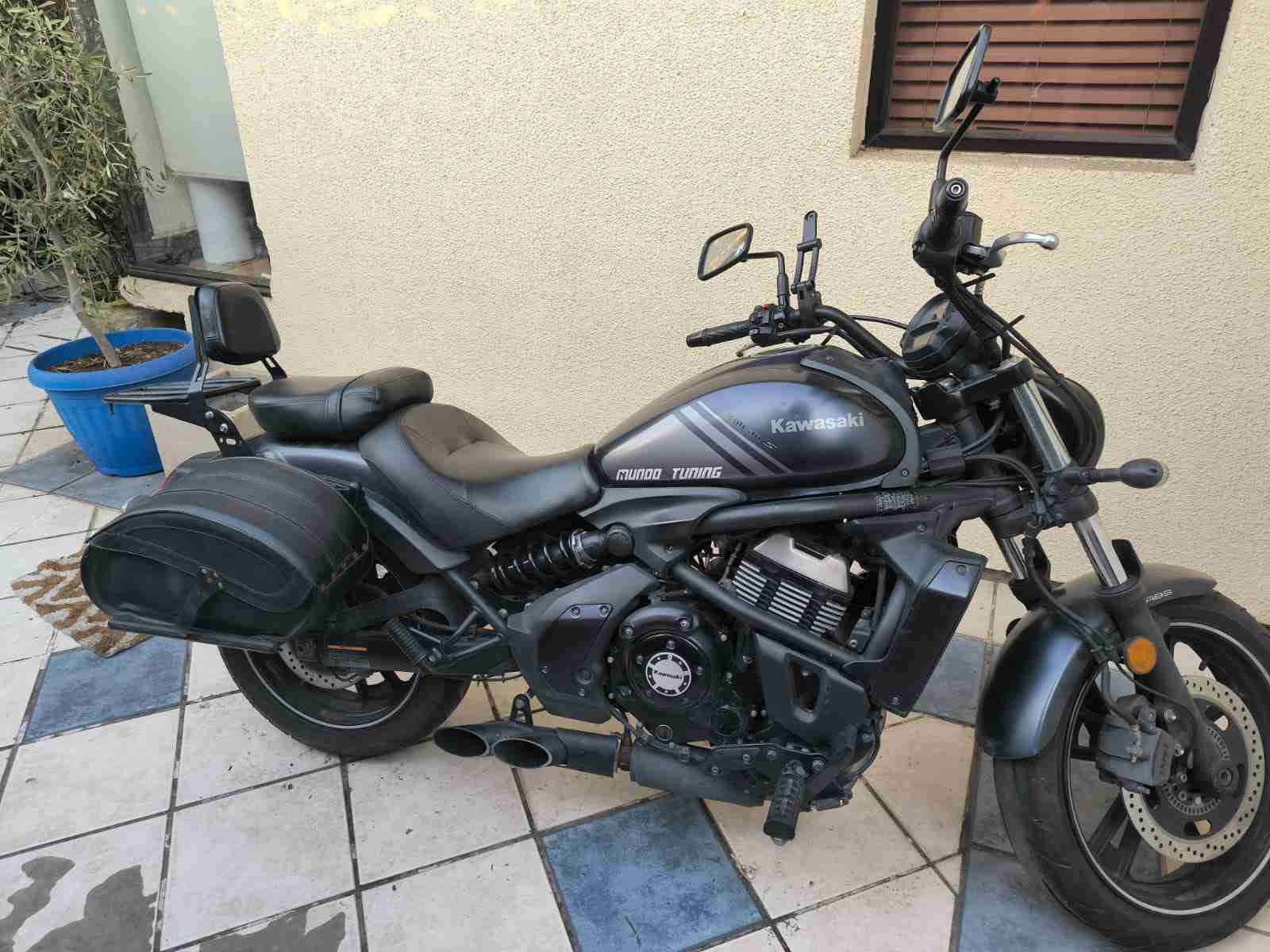 Moto Kawasaki Vulcan negra - miniatura 2